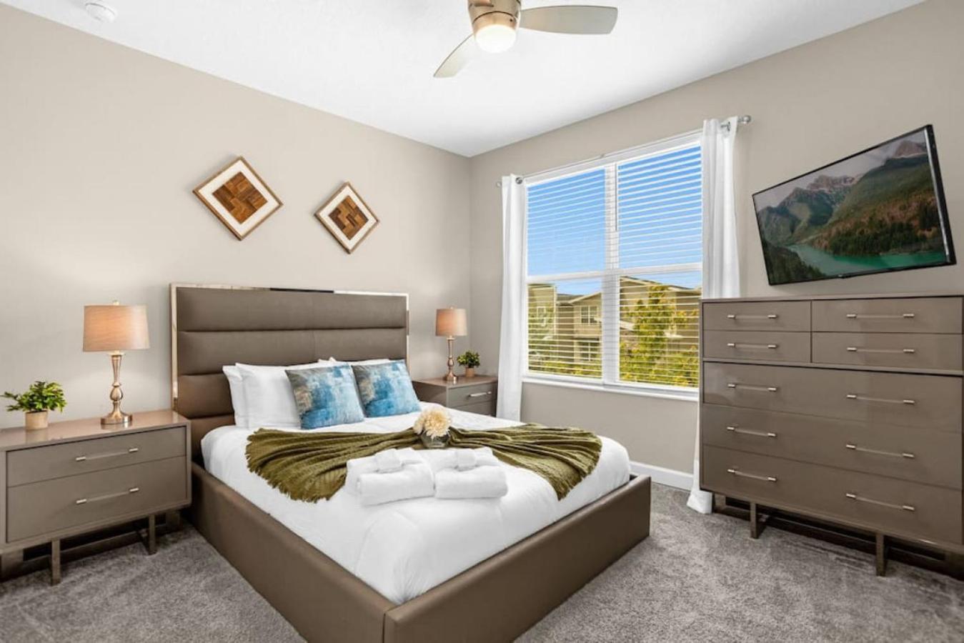 Disney Vacation Villa Pool & BBQ & Resort Clubhouse