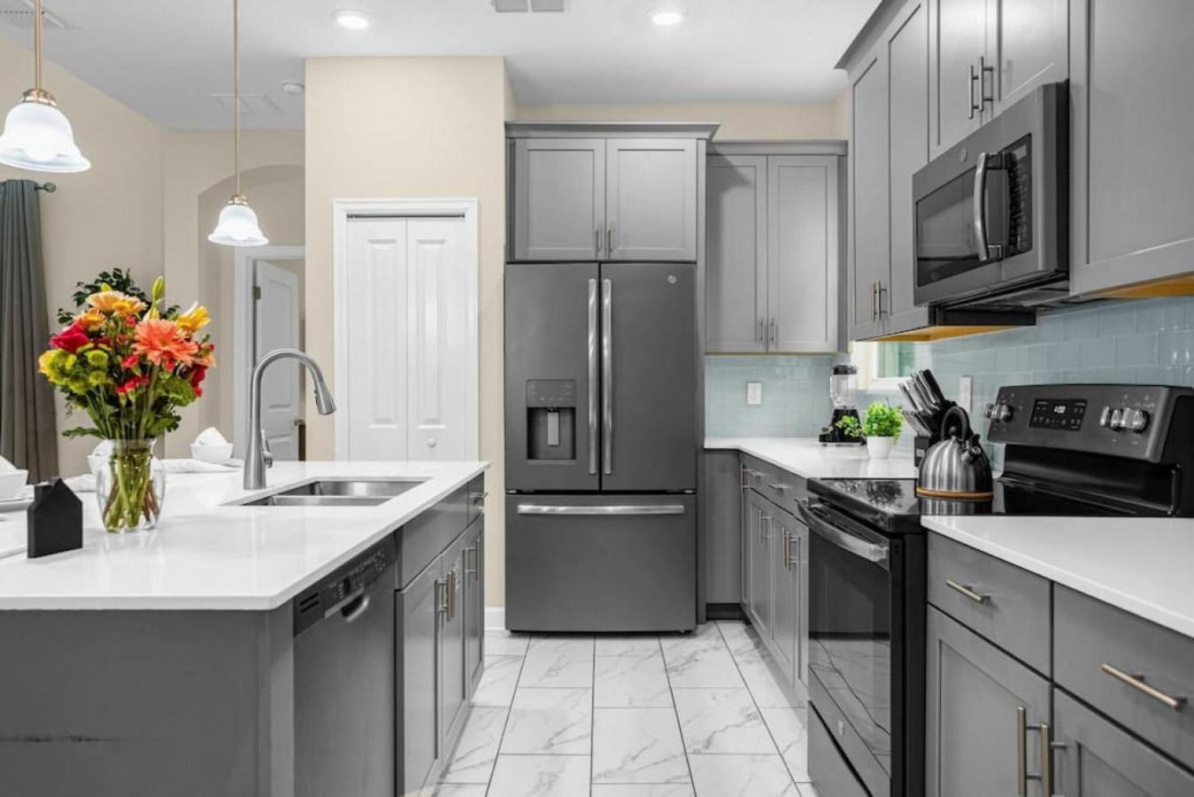 Disney Vacation Villa Pool & BBQ & Resort Clubhouse