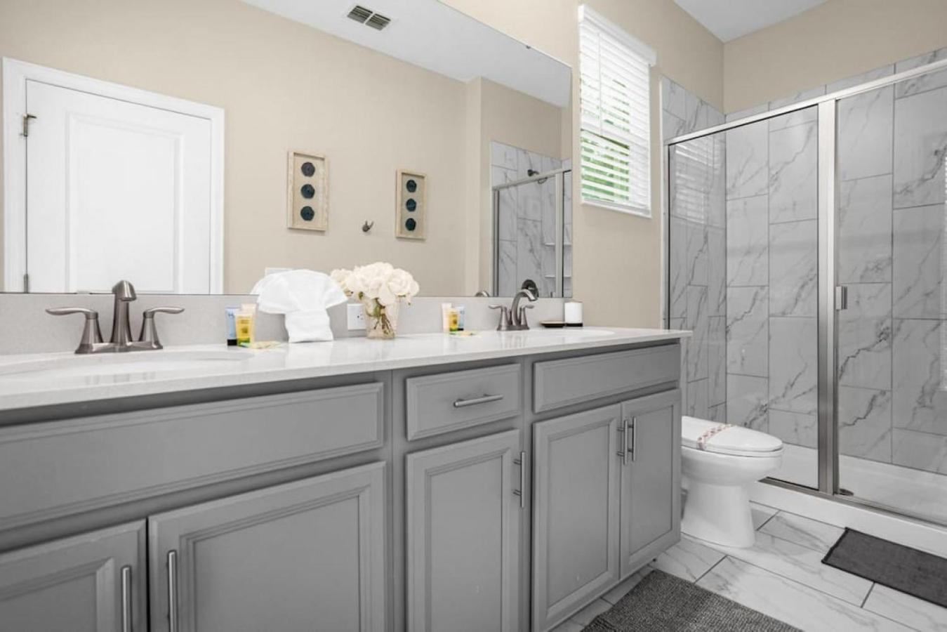 Disney Vacation Villa Pool & BBQ & Resort Clubhouse