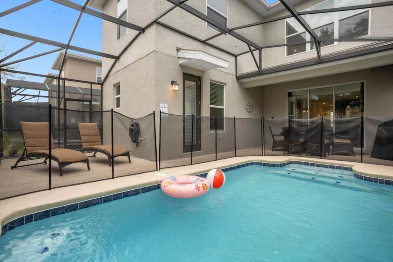 Disney Vacation Villa Pool & BBQ & Resort Clubhouse