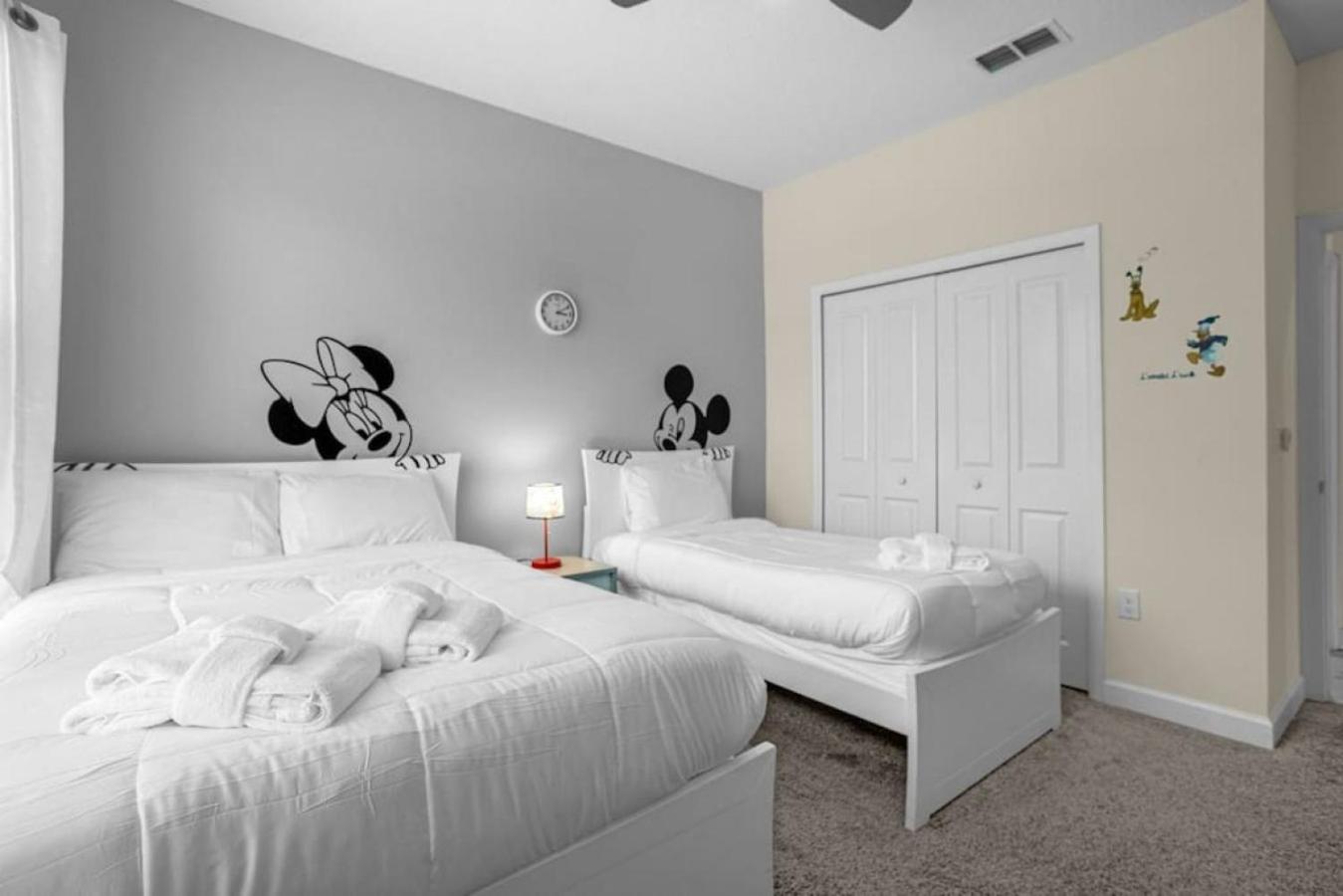 Disney Vacation Villa Pool & BBQ & Resort Clubhouse