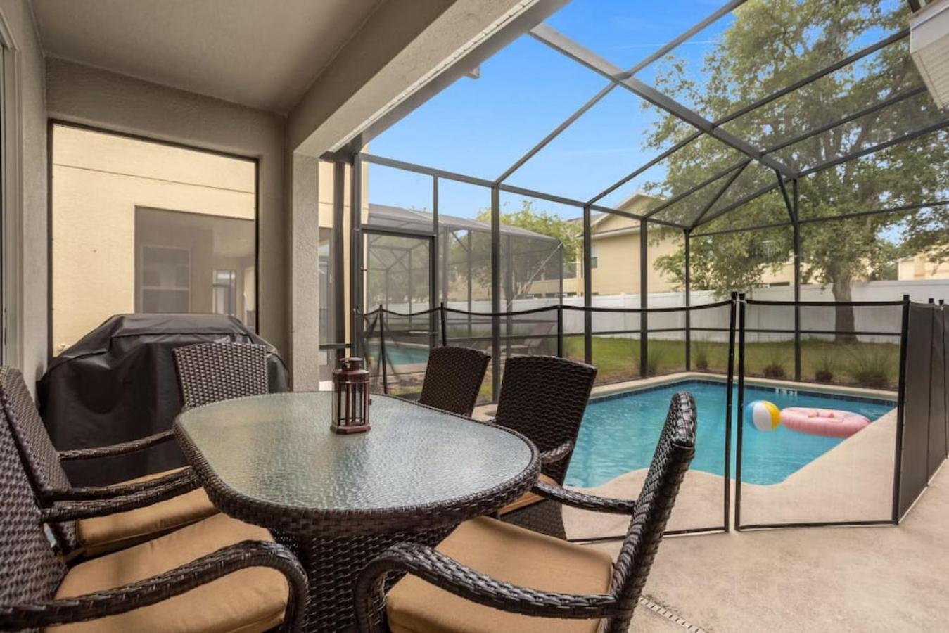 Disney Vacation Villa Pool & BBQ & Resort Clubhouse