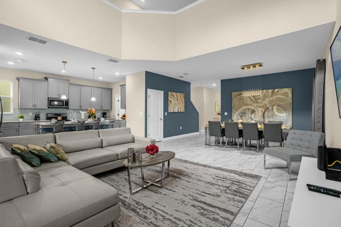 Disney Vacation Villa Pool & BBQ & Resort Clubhouse