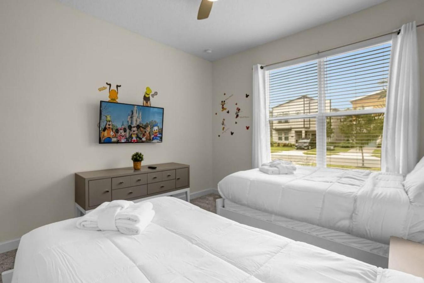 Disney Vacation Villa Pool & BBQ & Resort Clubhouse