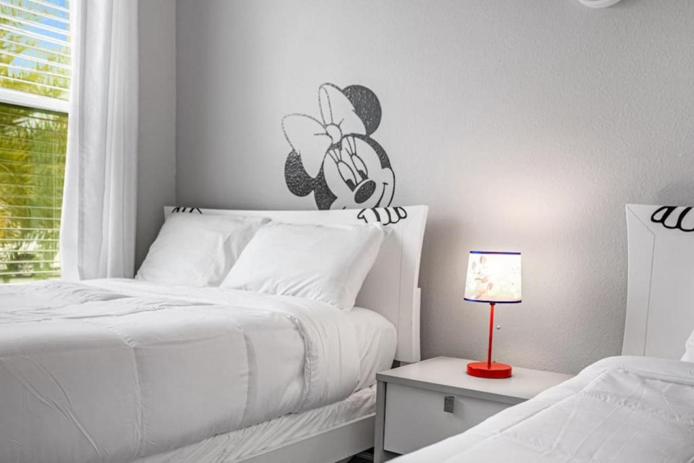 Disney Vacation Villa Pool & BBQ & Resort Clubhouse