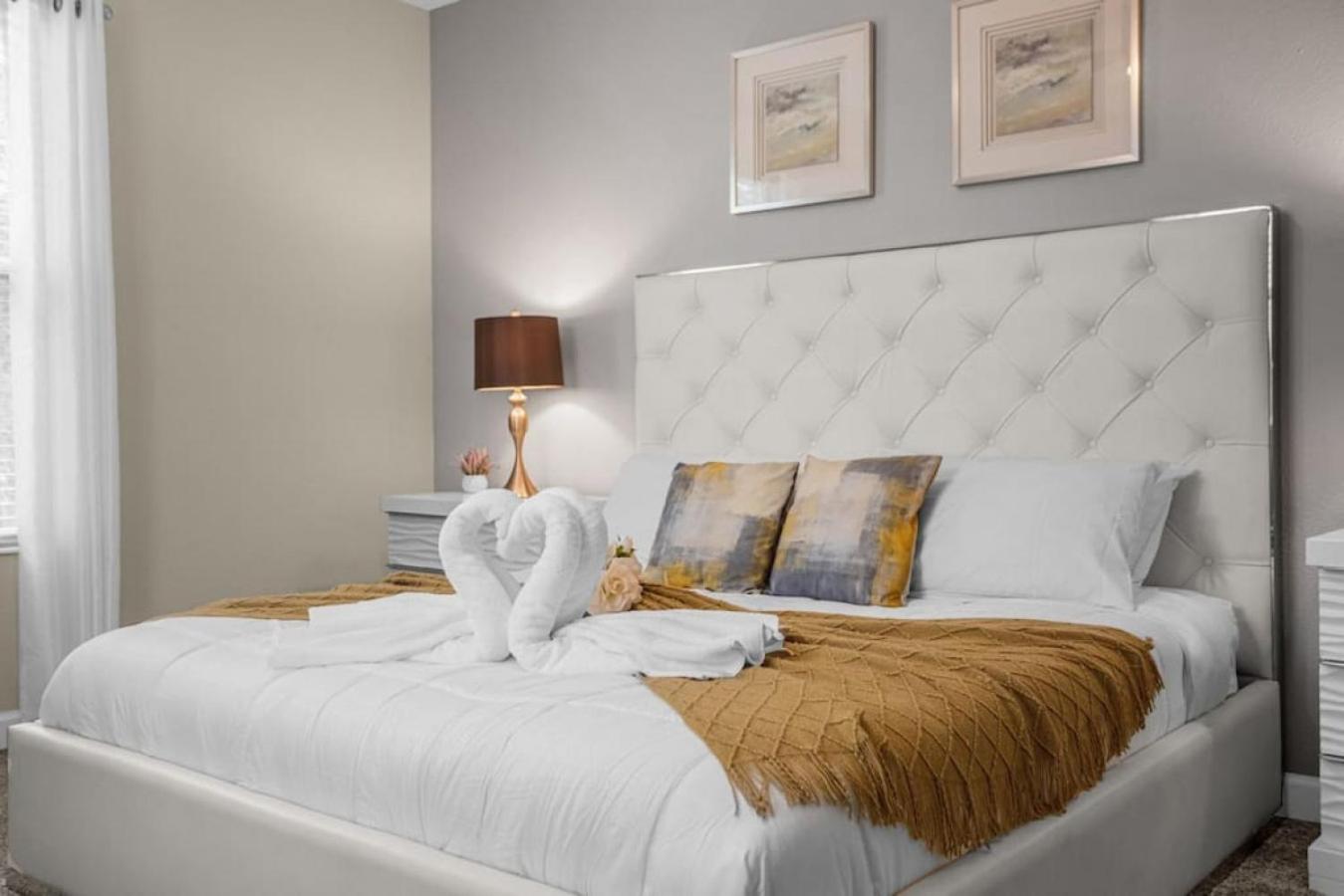 Disney Vacation Villa Pool & BBQ & Resort Clubhouse