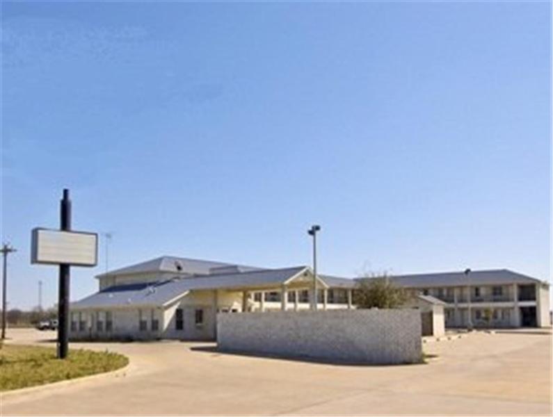 Brenham Vacations - Summit Inn Hempstead - Property Image 4