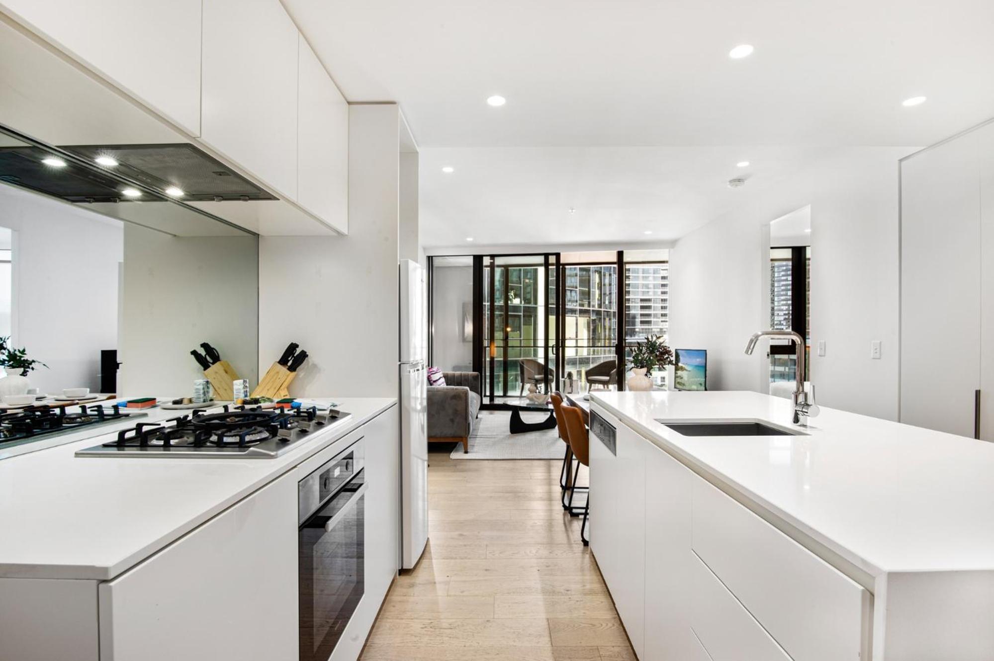 Spacious Modern Apartment with Pool & Gym Access