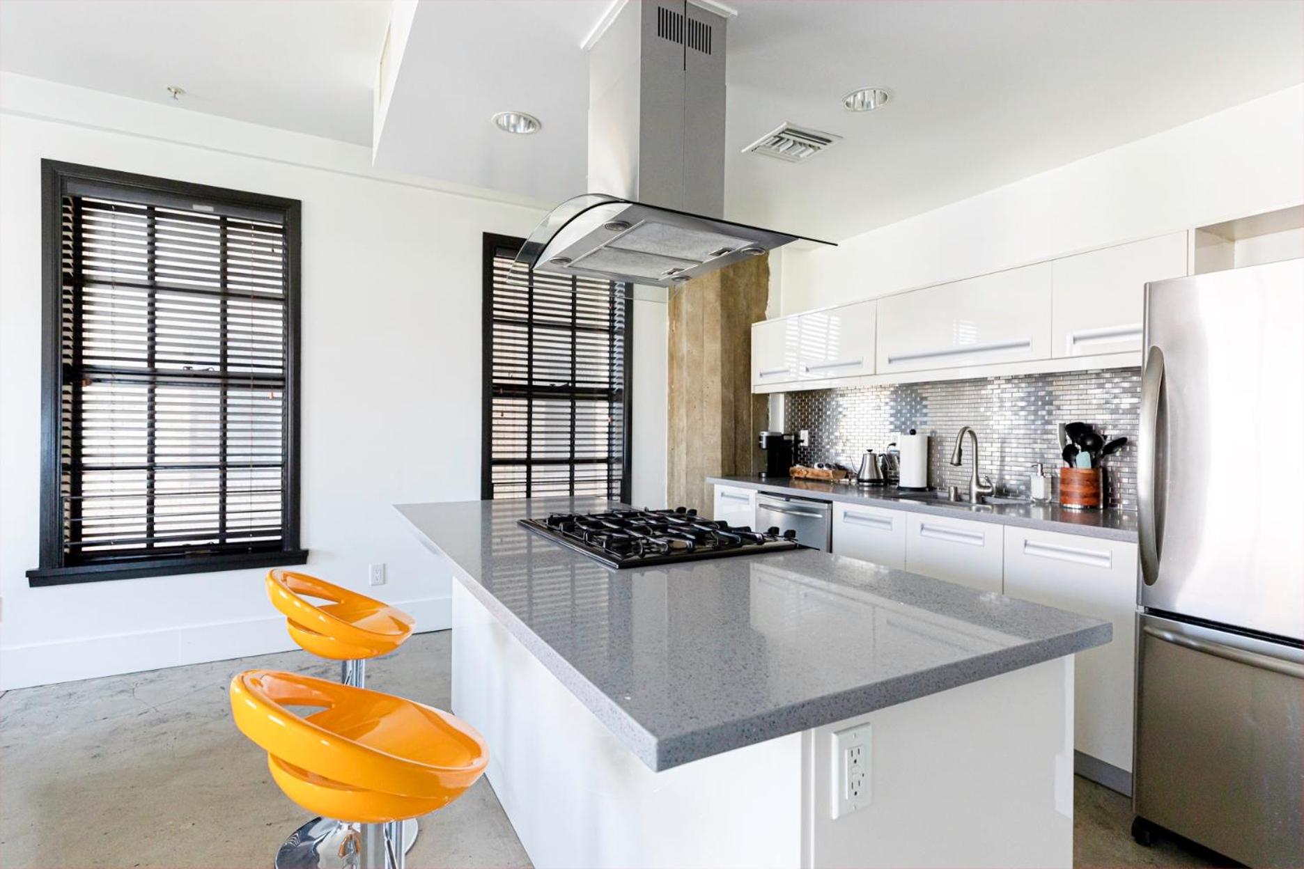 Stylish loft 2 queens & 2 sofas