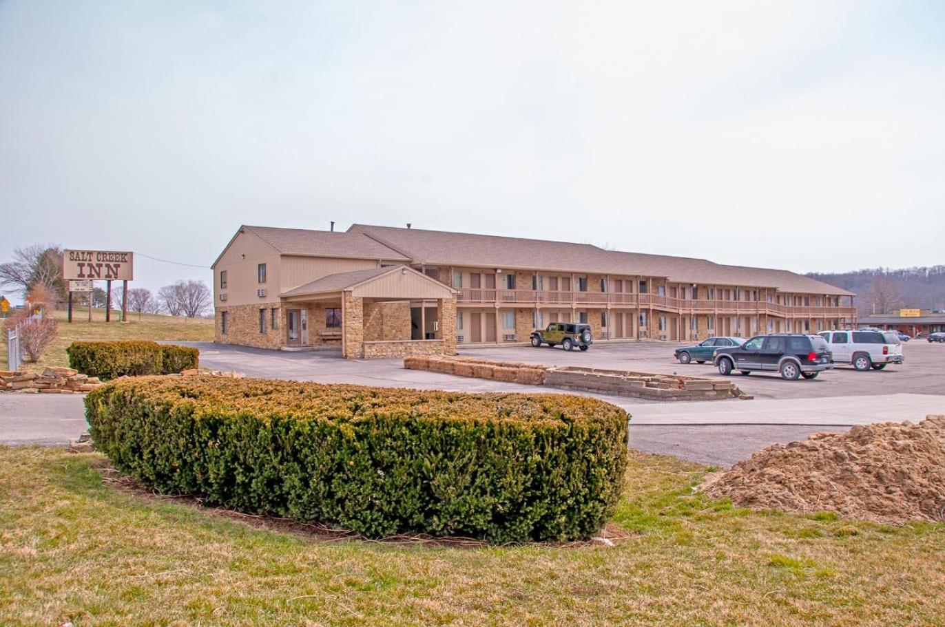 Hotel Salt Creek Inn - Image 1