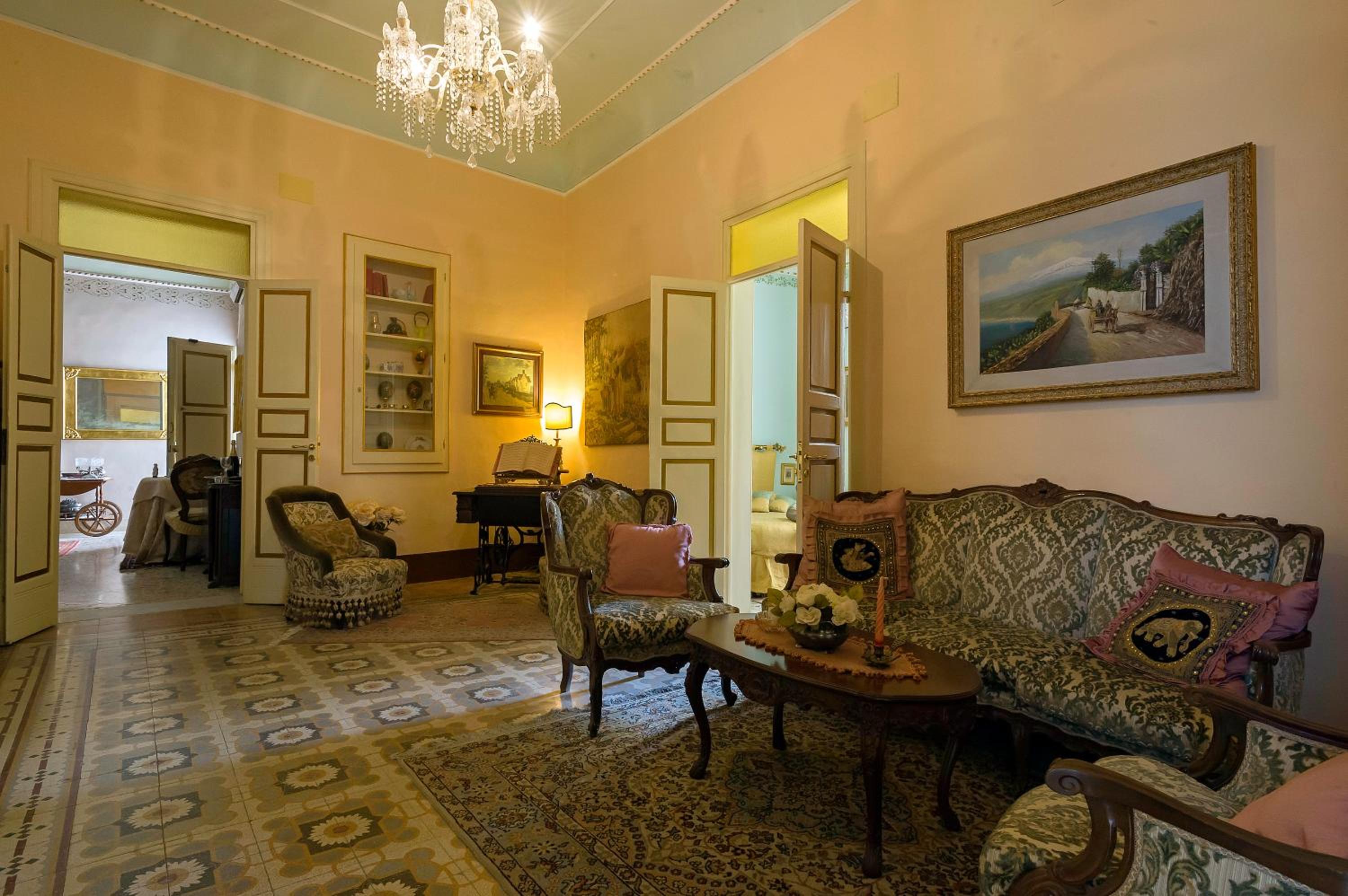 Roccamelia Historic Houses