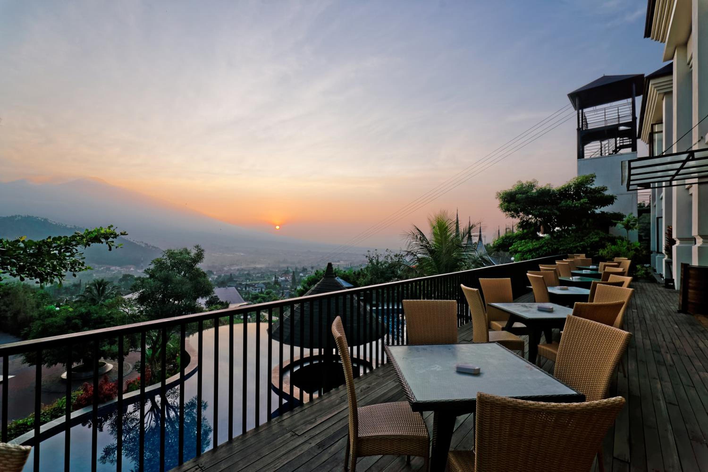 Jambuluwuk Convention Hall & Resort Batu