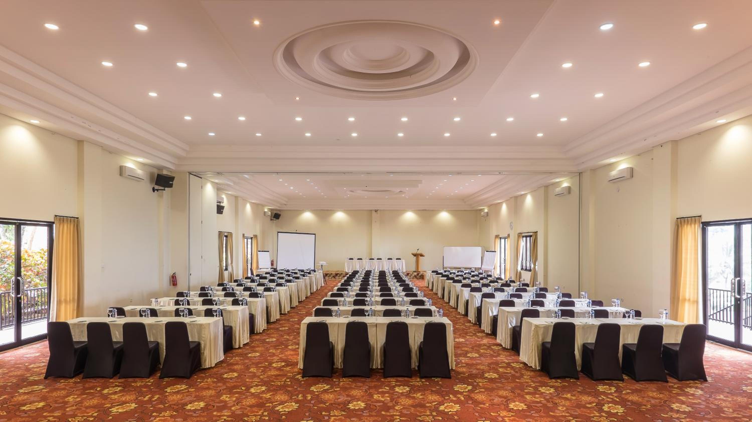 Jambuluwuk Convention Hall & Resort Batu