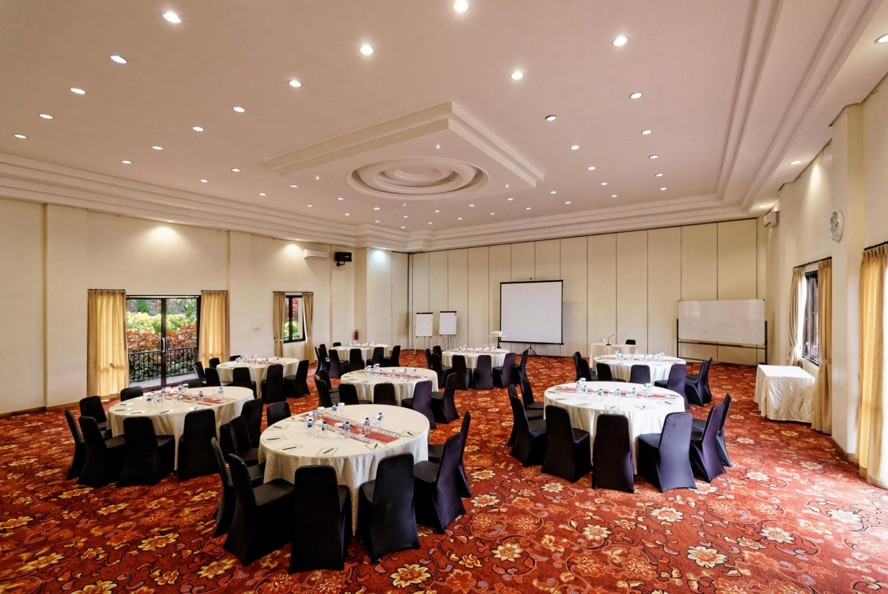 Jambuluwuk Convention Hall & Resort Batu