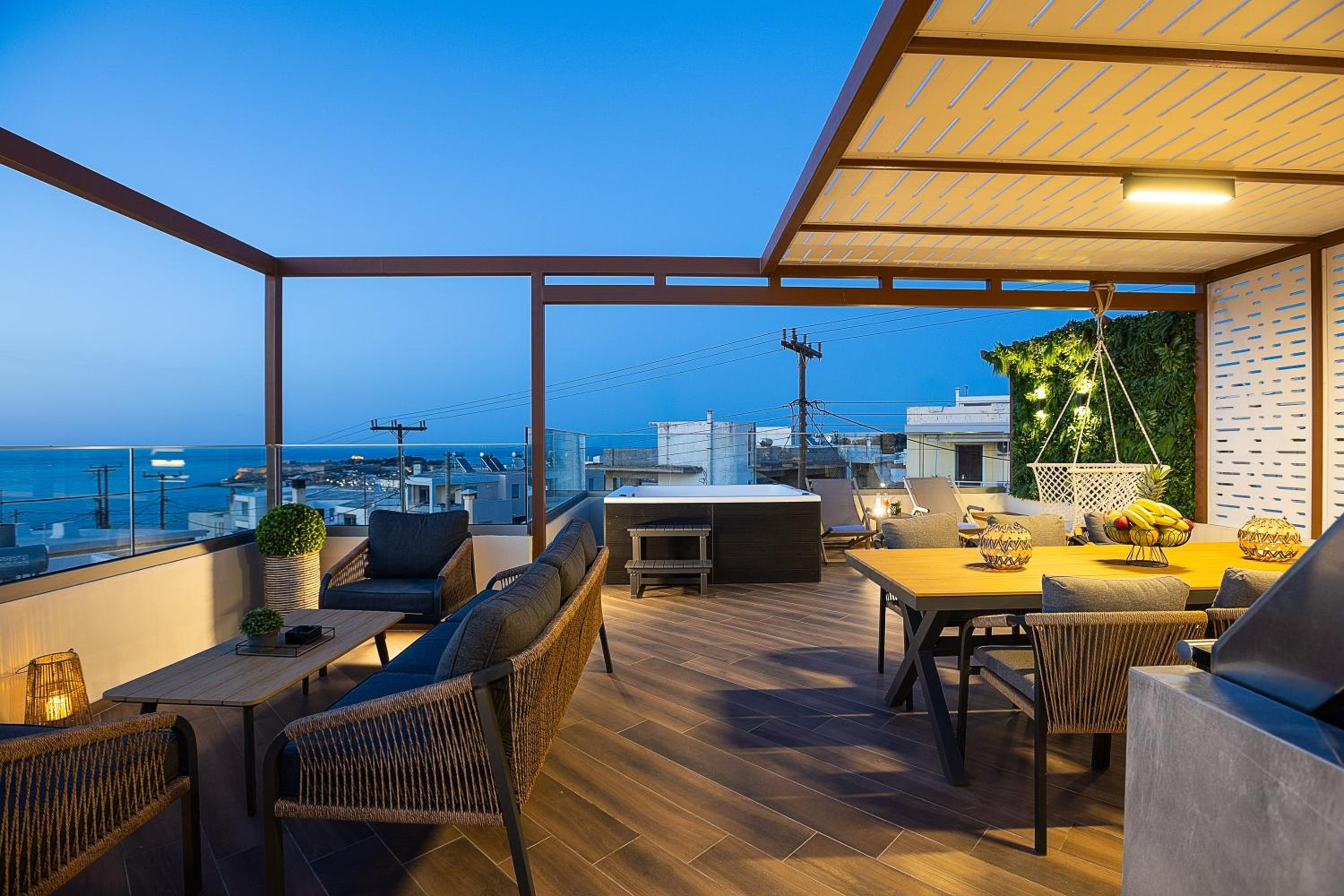 Private Rooftop Jacuzzi Sea View Walk to Beach