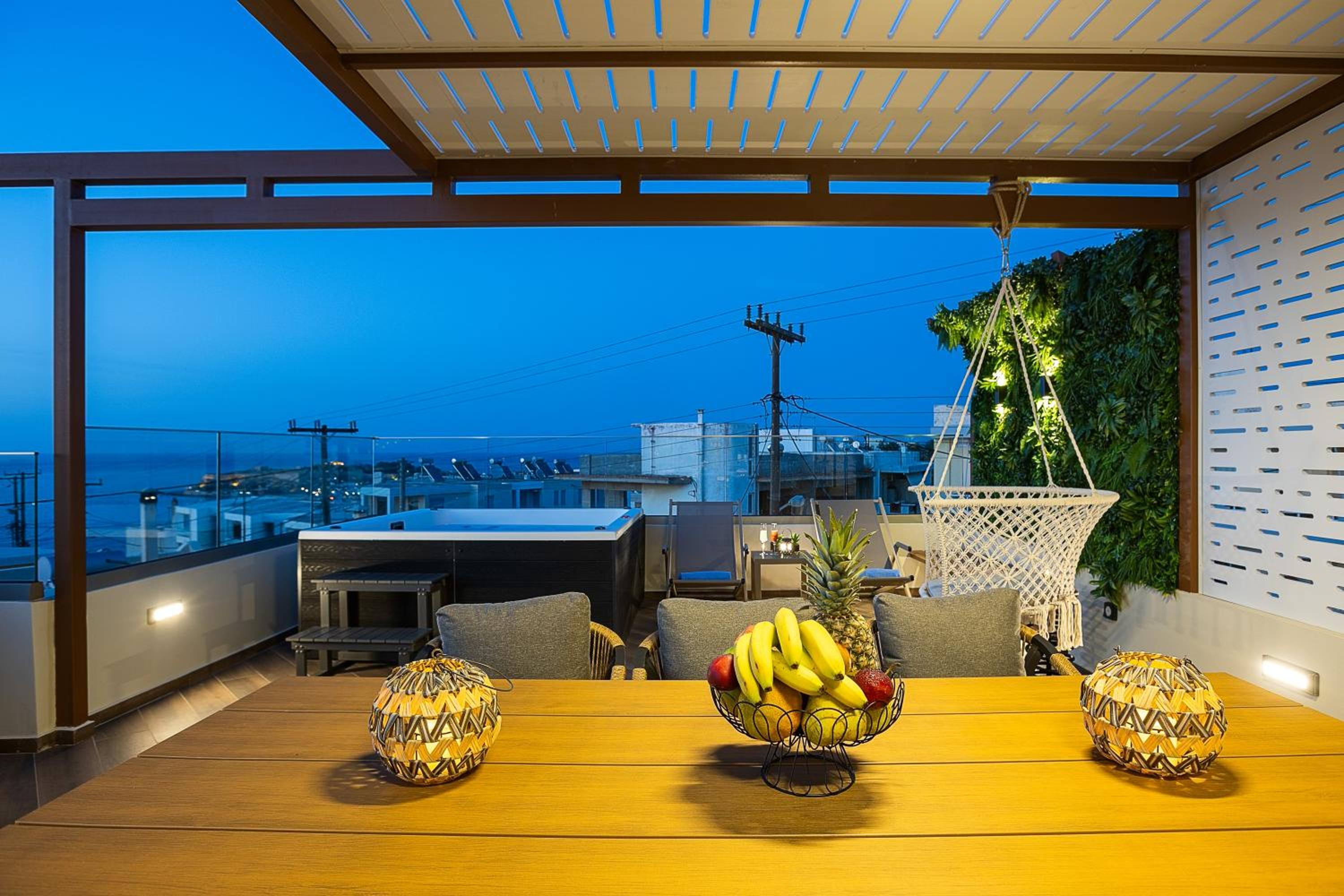 Private Rooftop Jacuzzi Sea View Walk to Beach