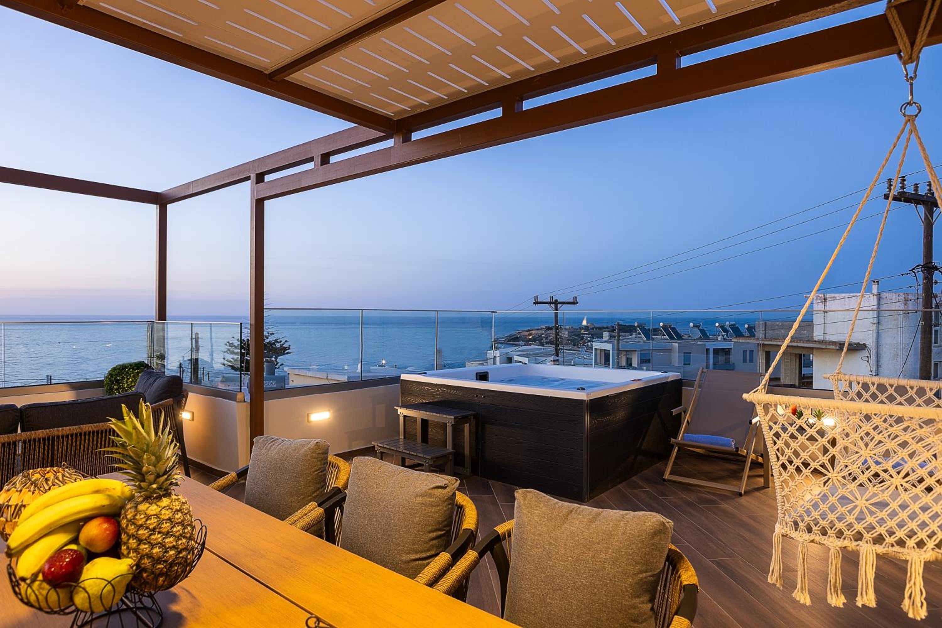 Private Rooftop Jacuzzi Sea View Walk to Beach