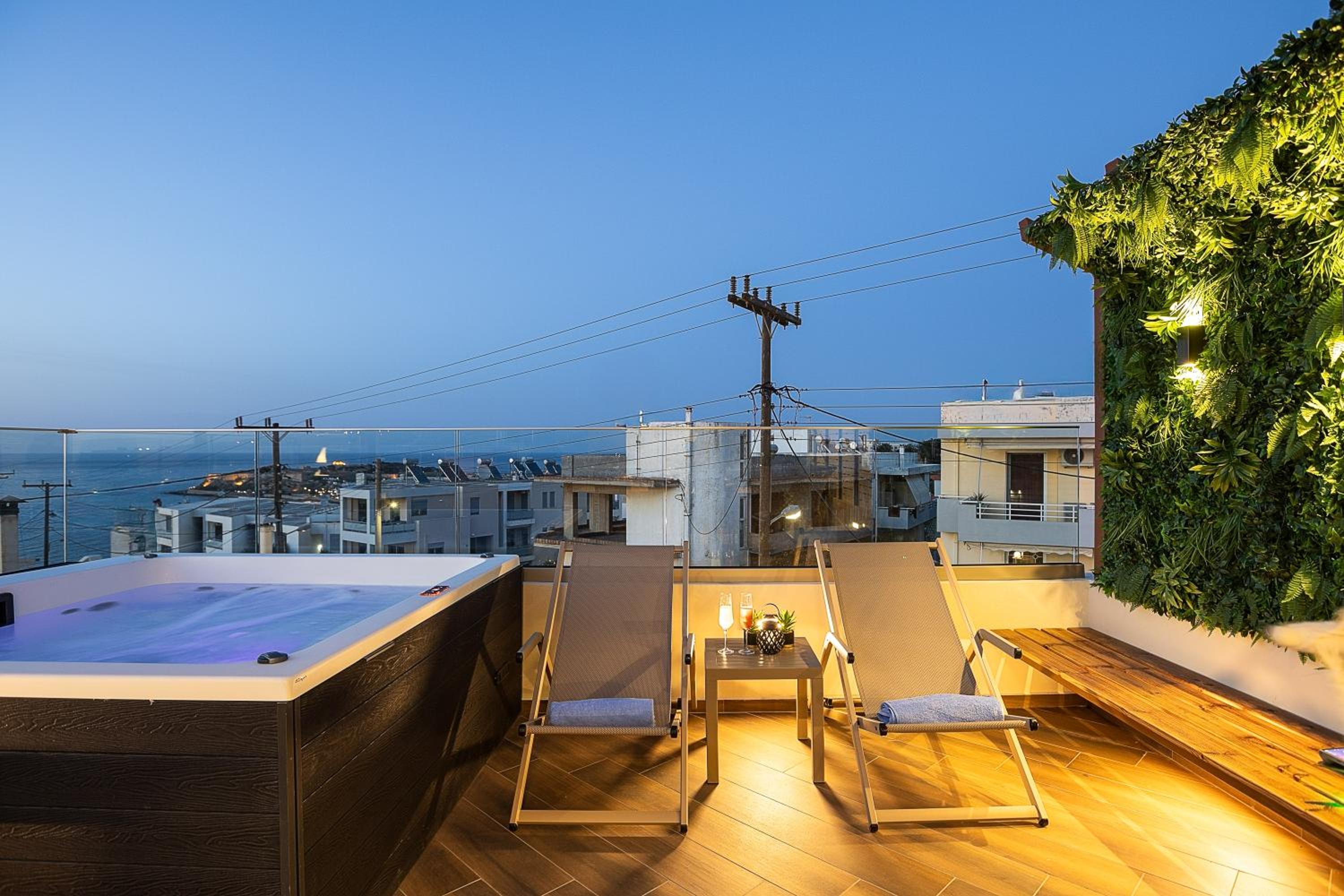 Private Rooftop Jacuzzi Sea View Walk to Beach
