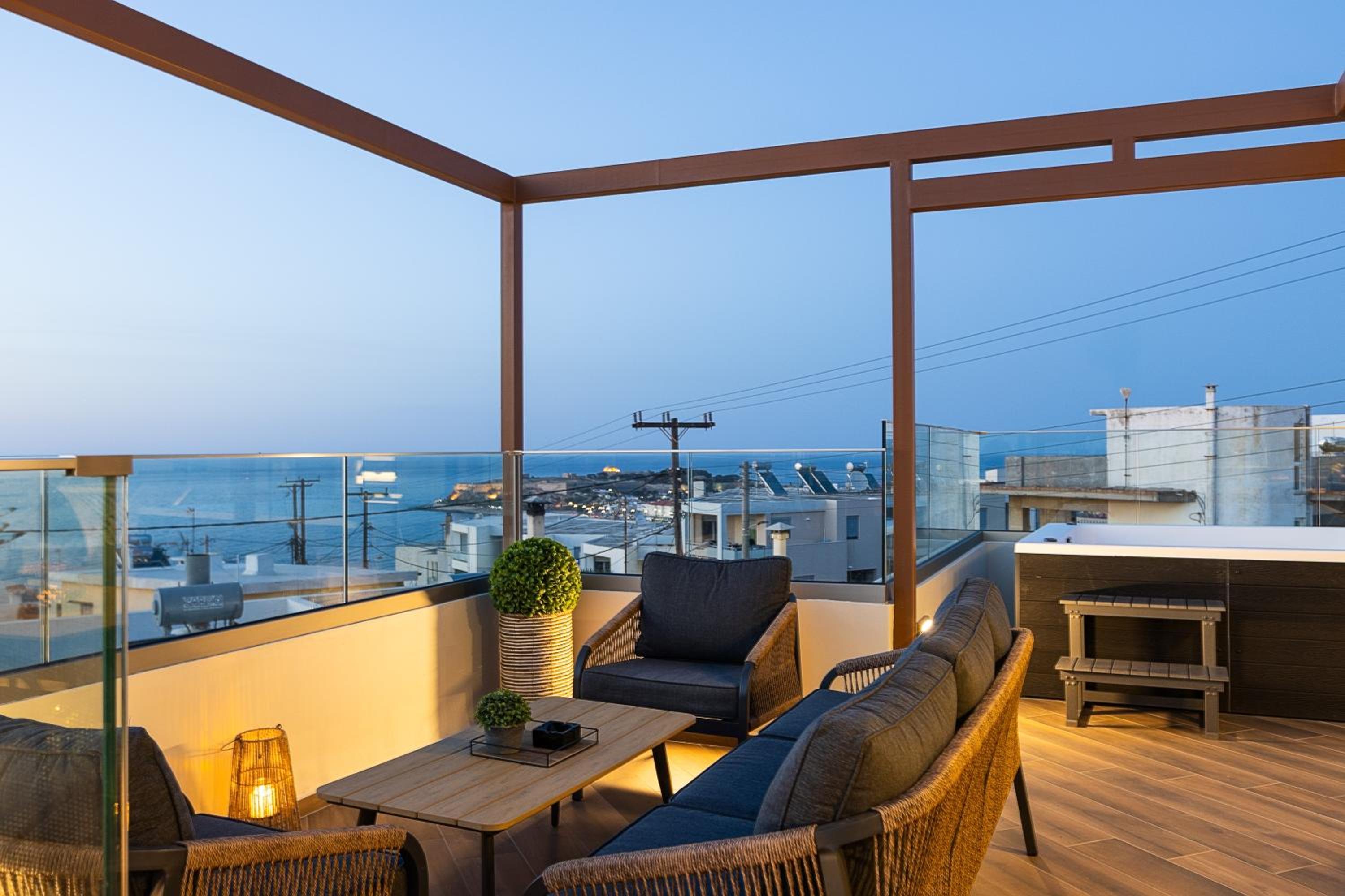 Private Rooftop Jacuzzi Sea View Walk to Beach