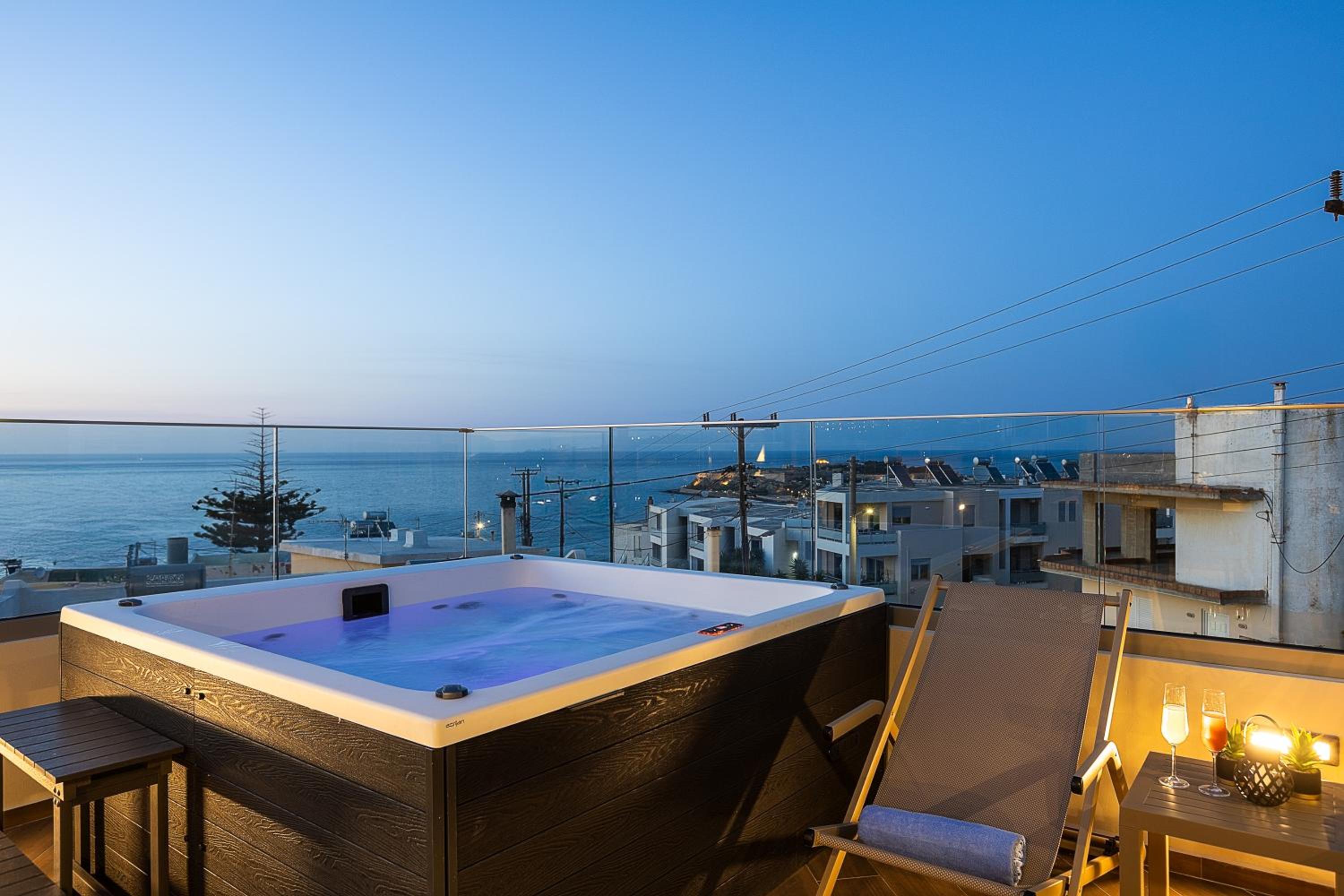 Private Rooftop Jacuzzi Sea View Walk to Beach