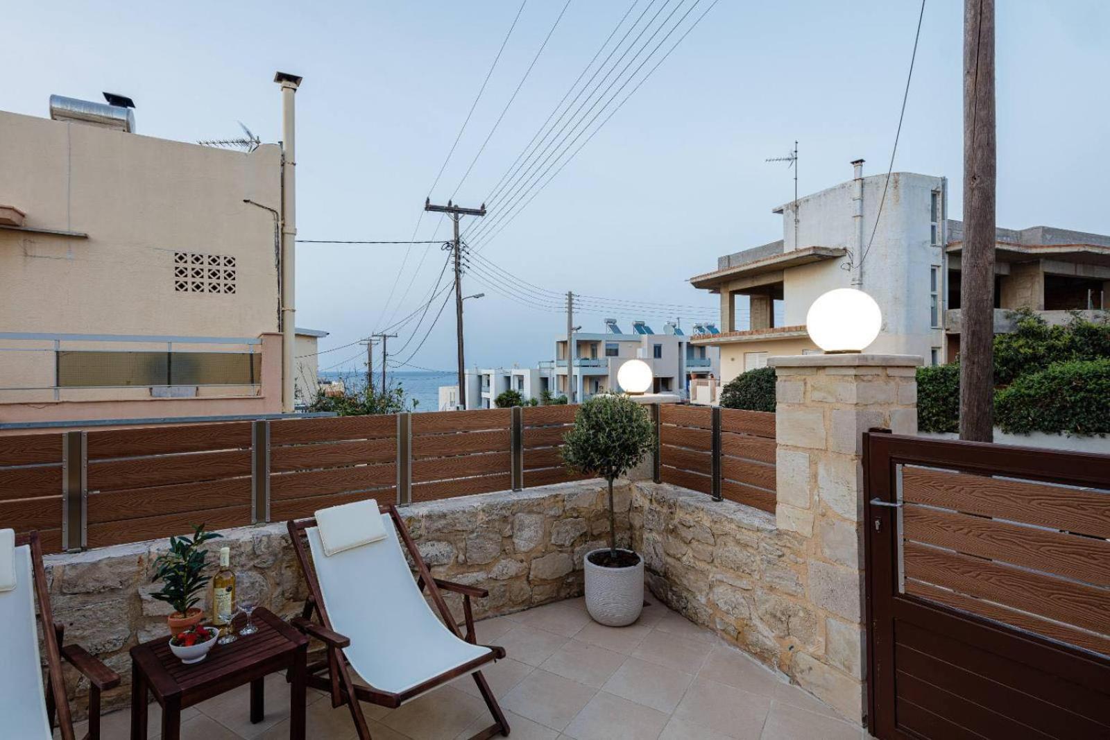Private Rooftop Jacuzzi Sea View Walk to Beach