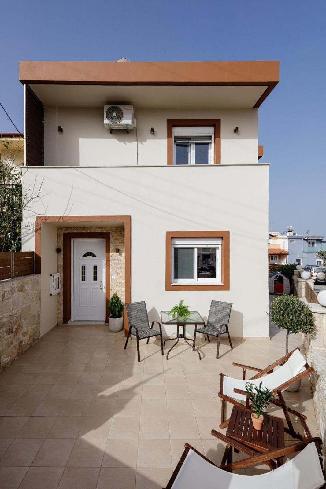 Private Rooftop Jacuzzi Sea View Walk to Beach