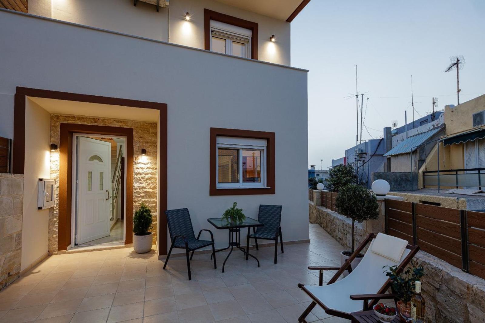Private Rooftop Jacuzzi Sea View Walk to Beach