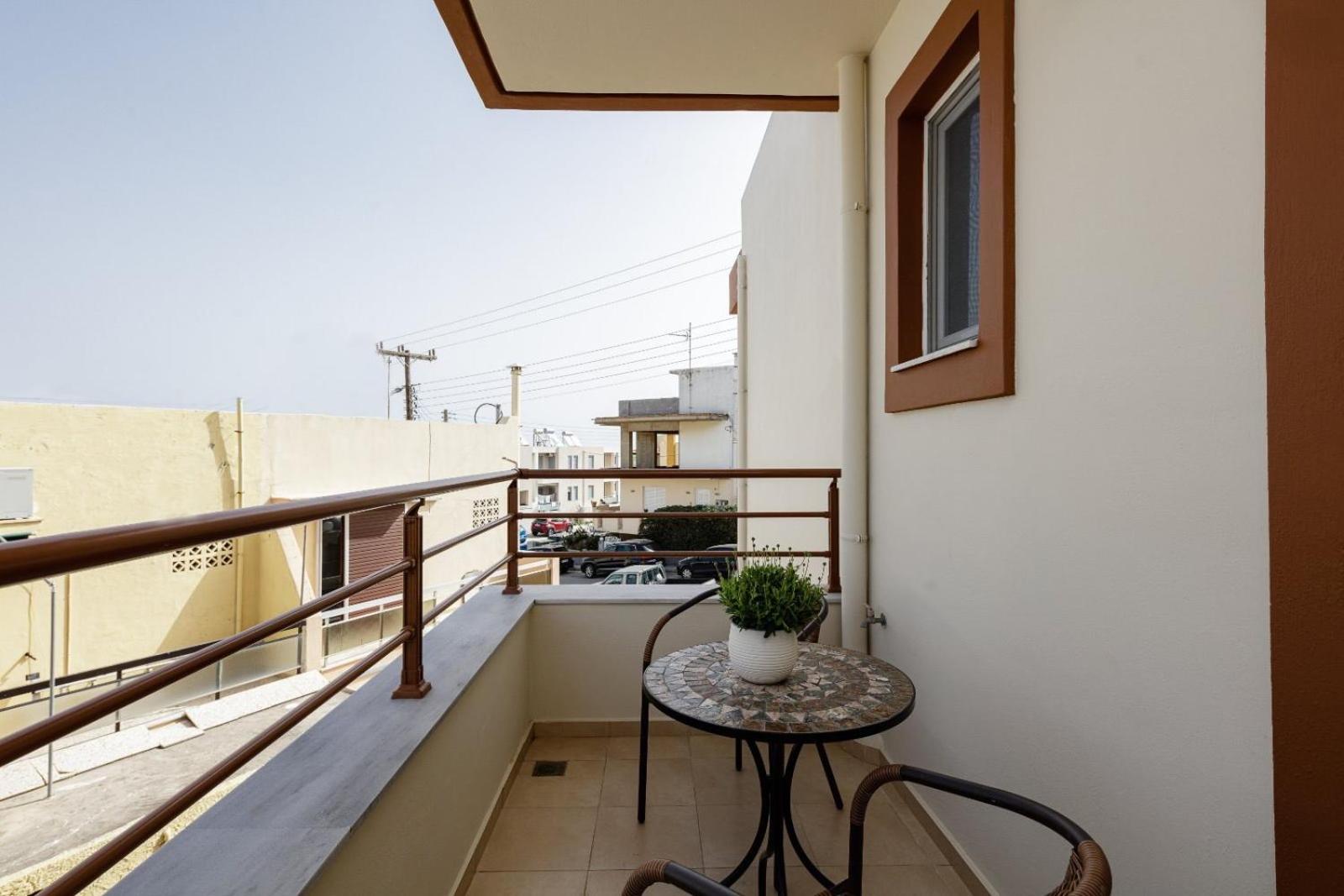 Private Rooftop Jacuzzi Sea View Walk to Beach