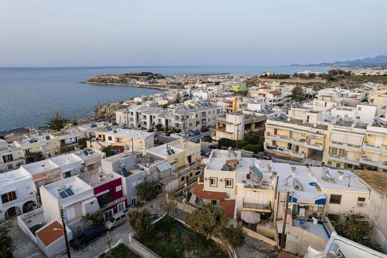Private Rooftop Jacuzzi Sea View Walk to Beach