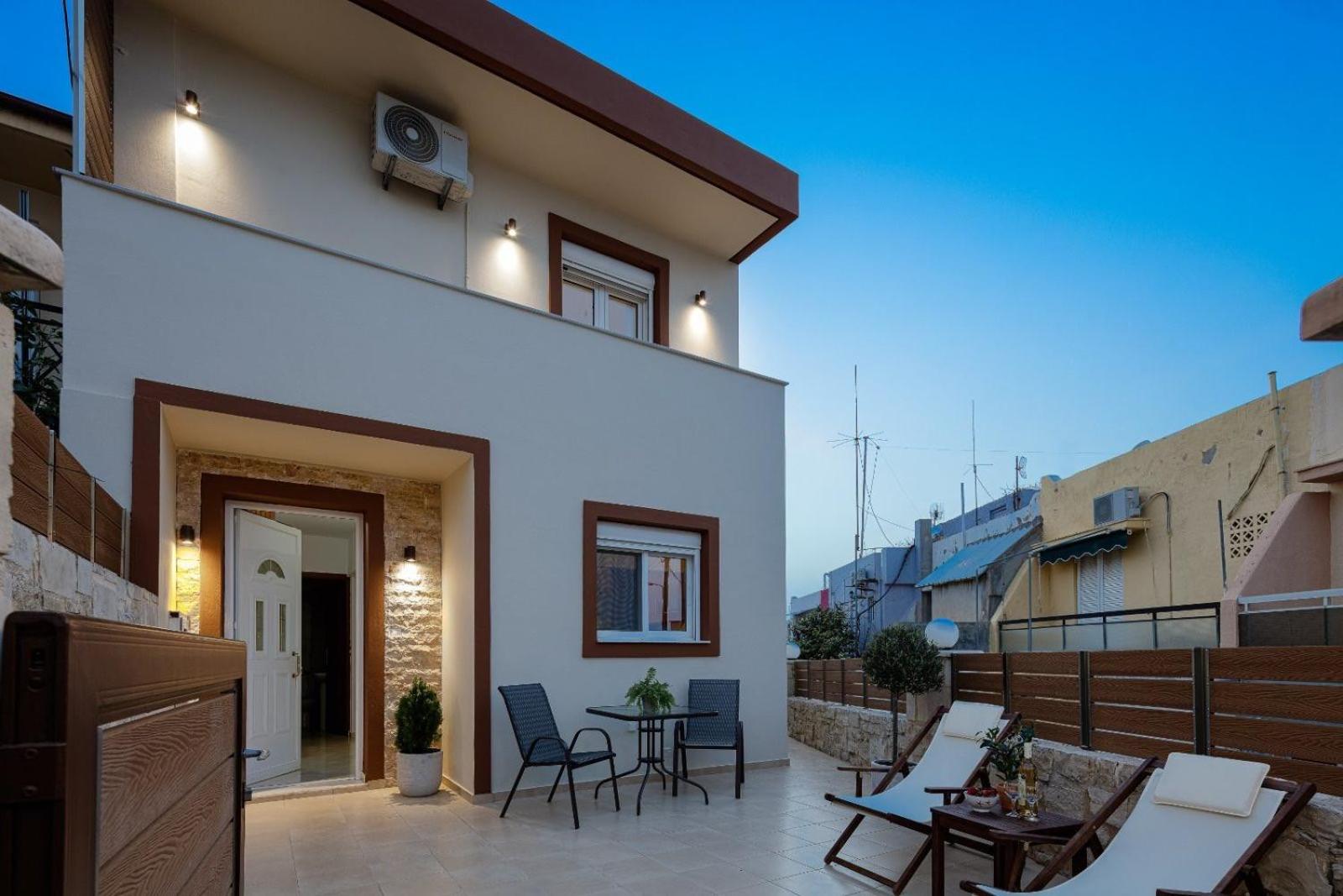 Private Rooftop Jacuzzi Sea View Walk to Beach