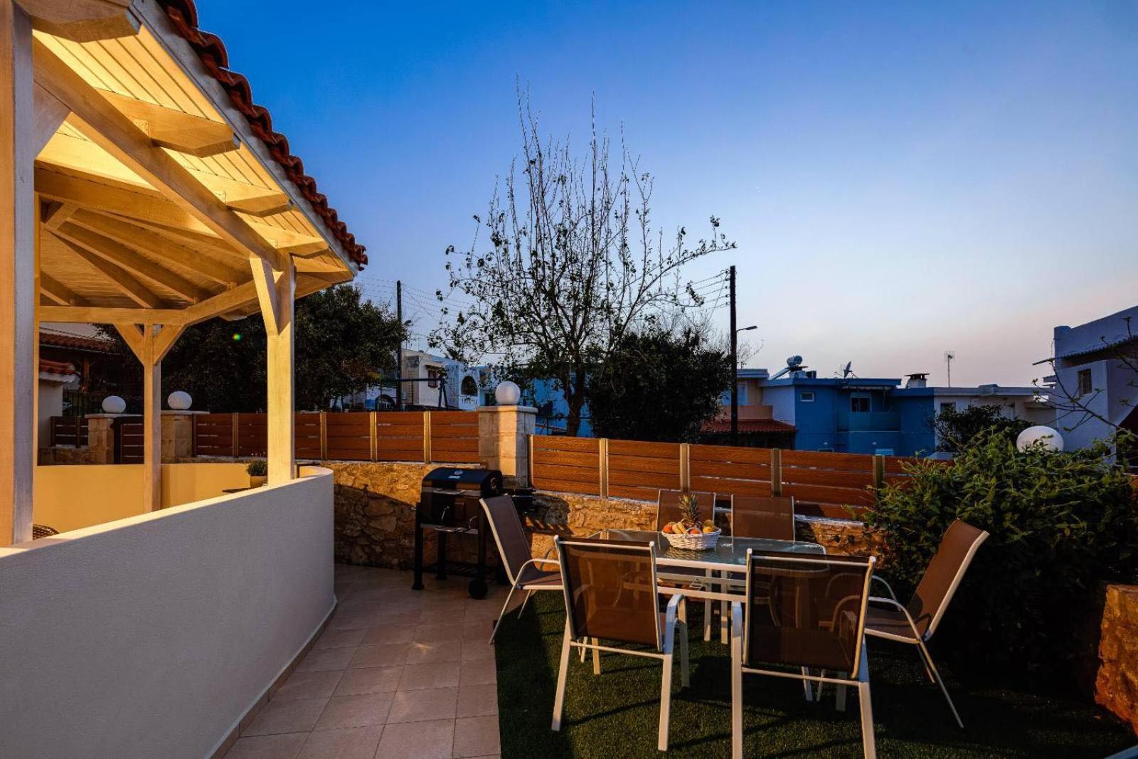 Private Rooftop Jacuzzi Sea View Walk to Beach