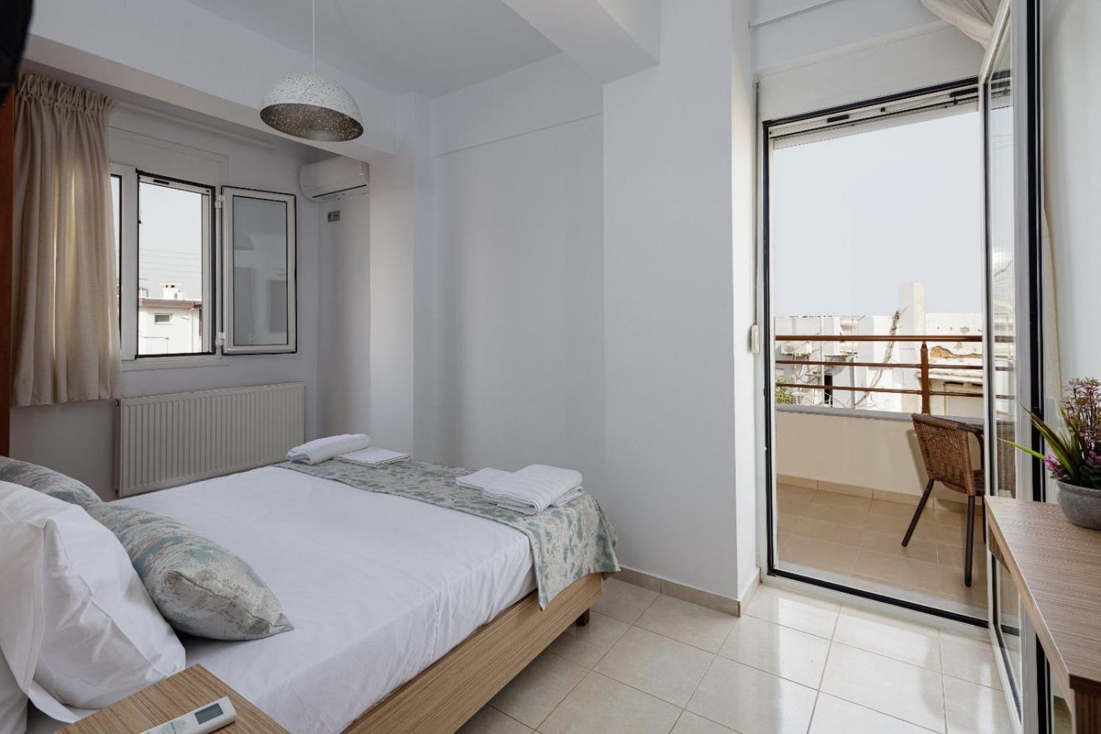 Private Rooftop Jacuzzi Sea View Walk to Beach
