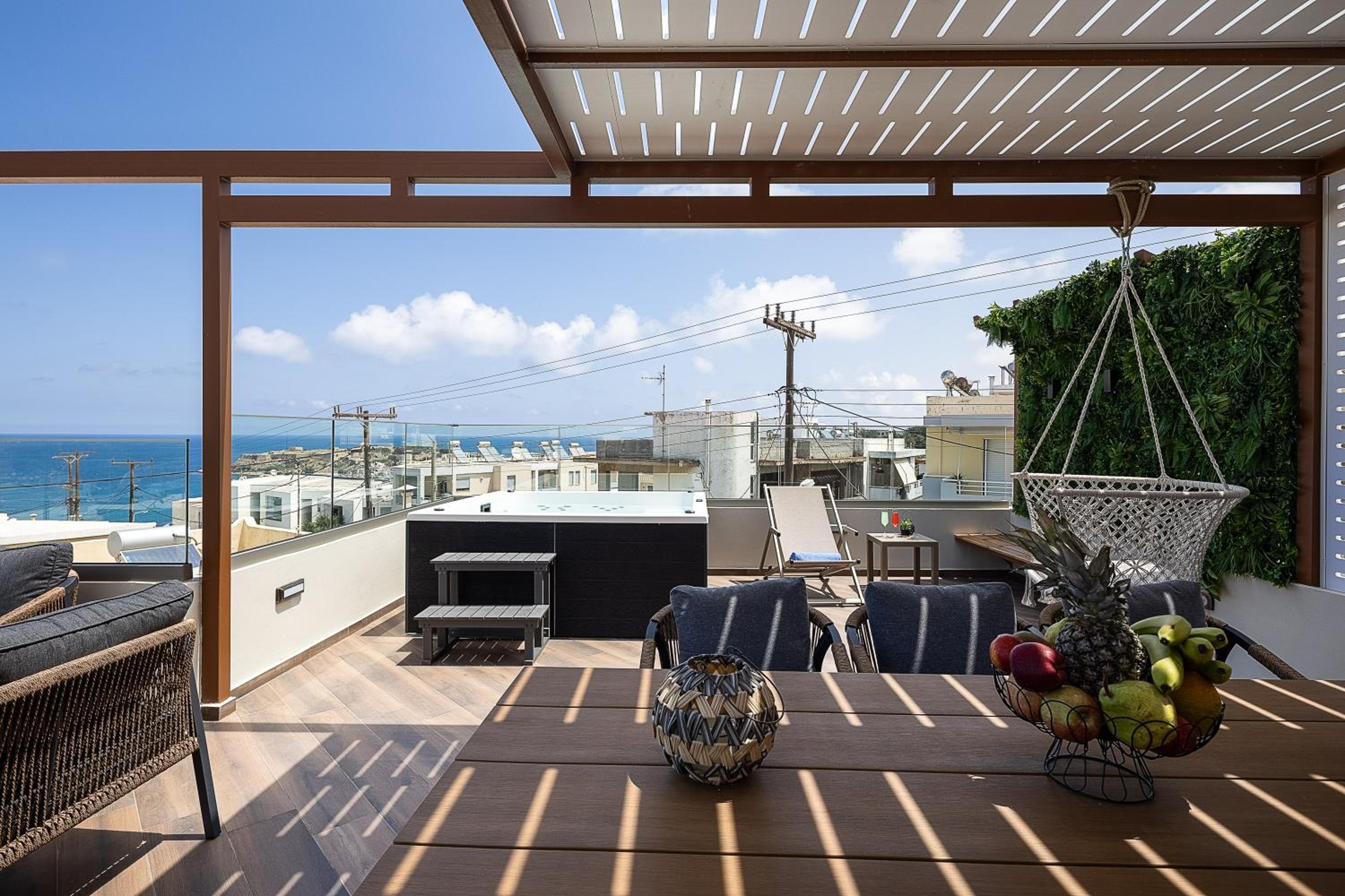 Private Rooftop Jacuzzi Sea View Walk to Beach