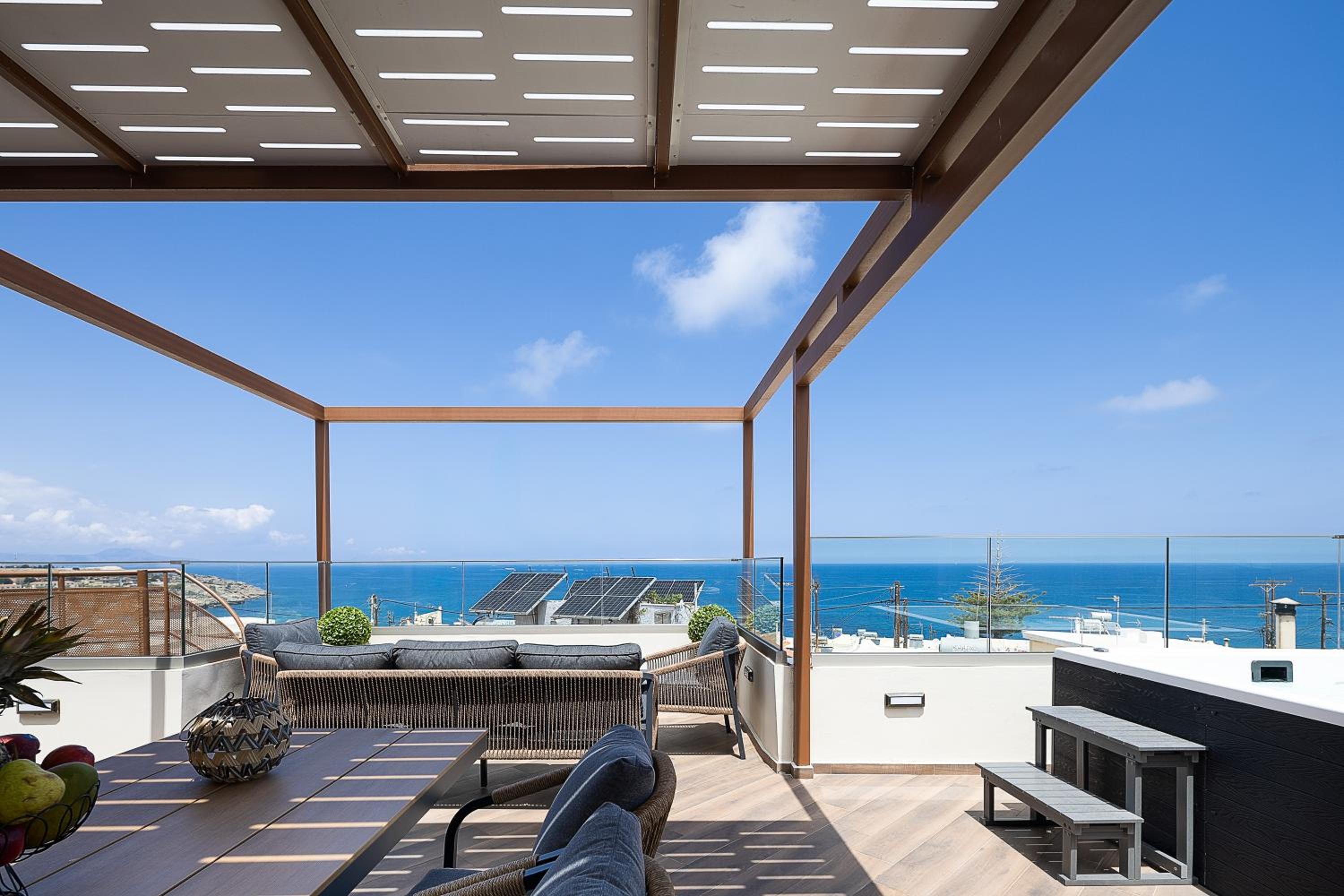 Private Rooftop Jacuzzi Sea View Walk to Beach
