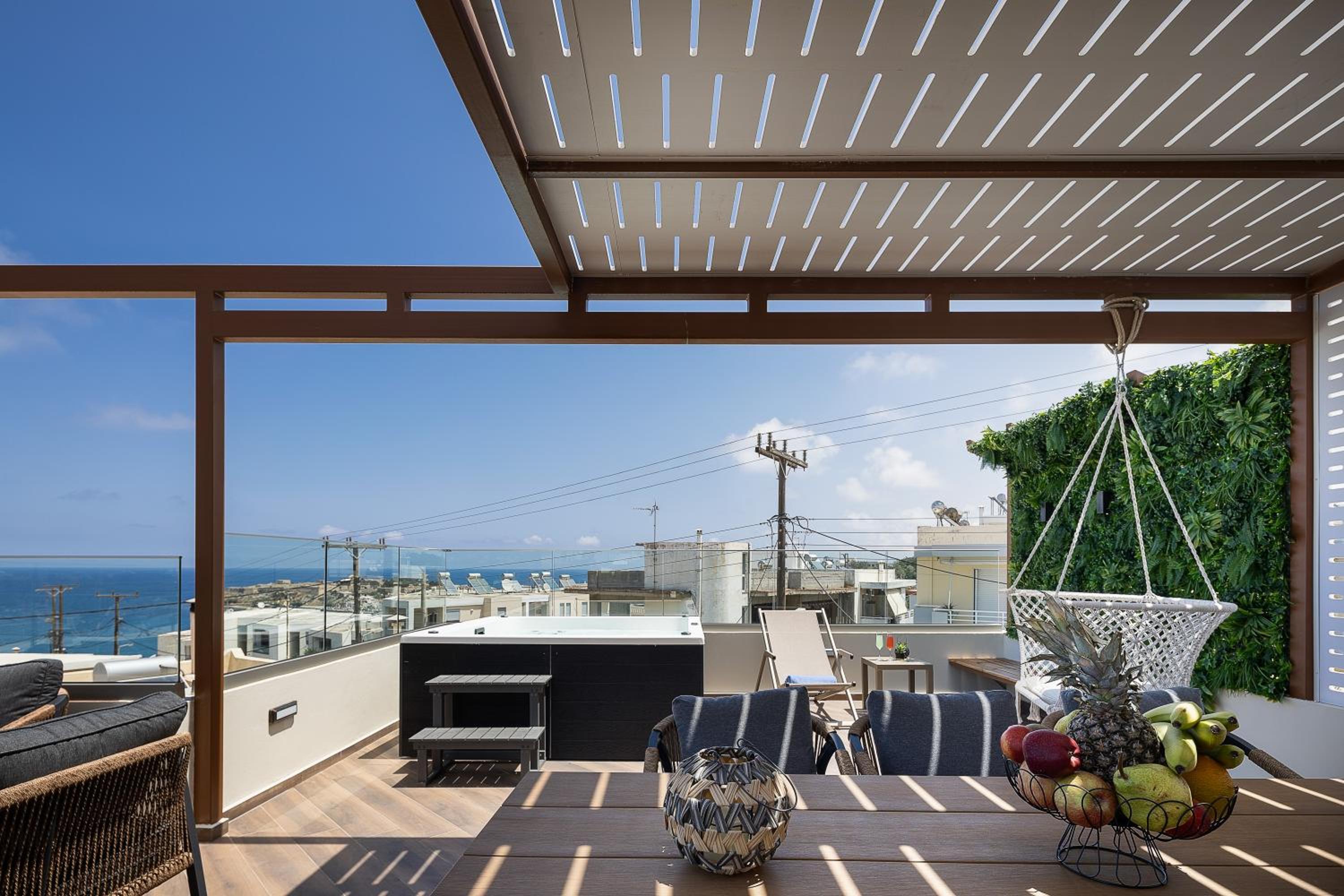 Private Rooftop Jacuzzi Sea View Walk to Beach