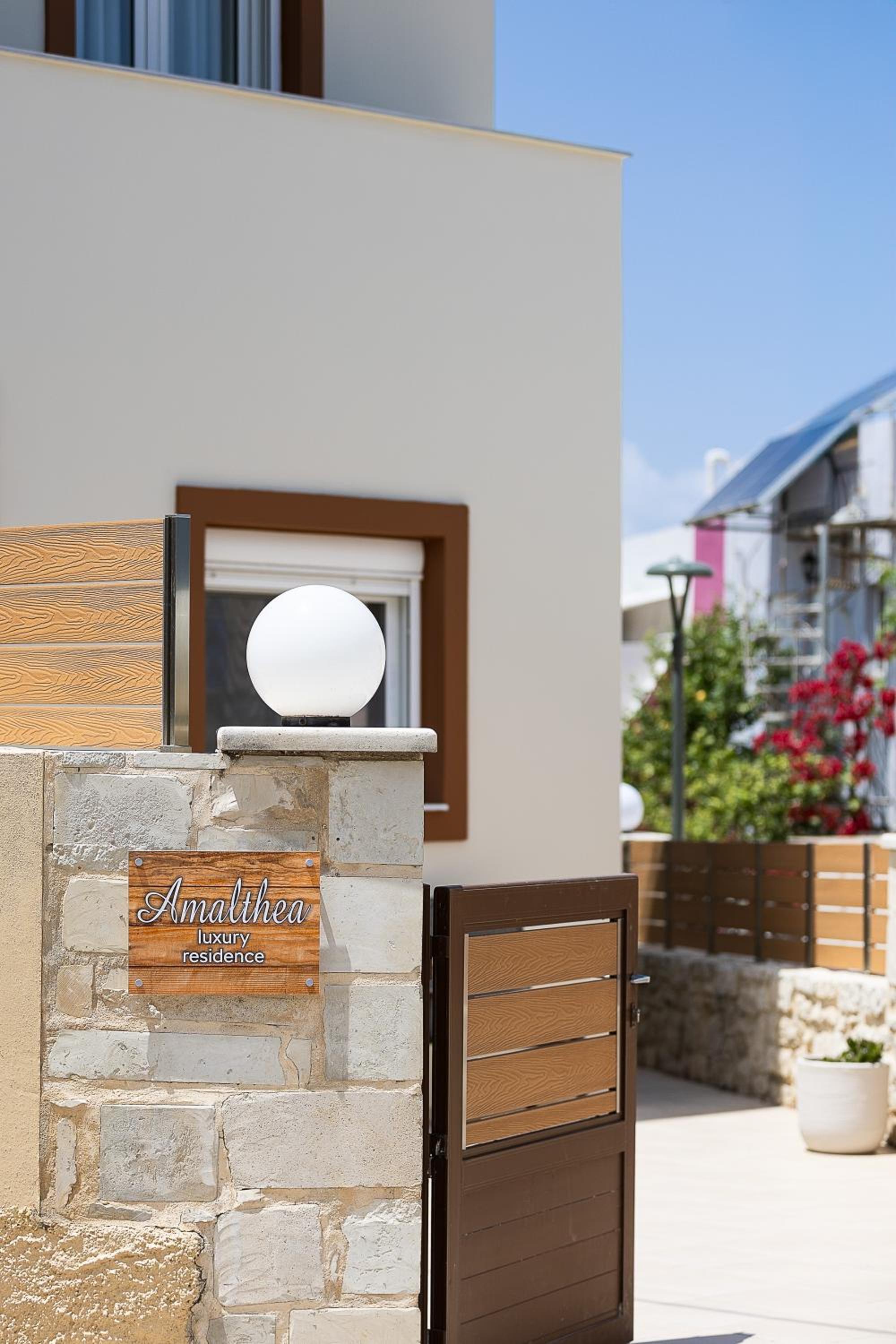 Private Rooftop Jacuzzi Sea View Walk to Beach