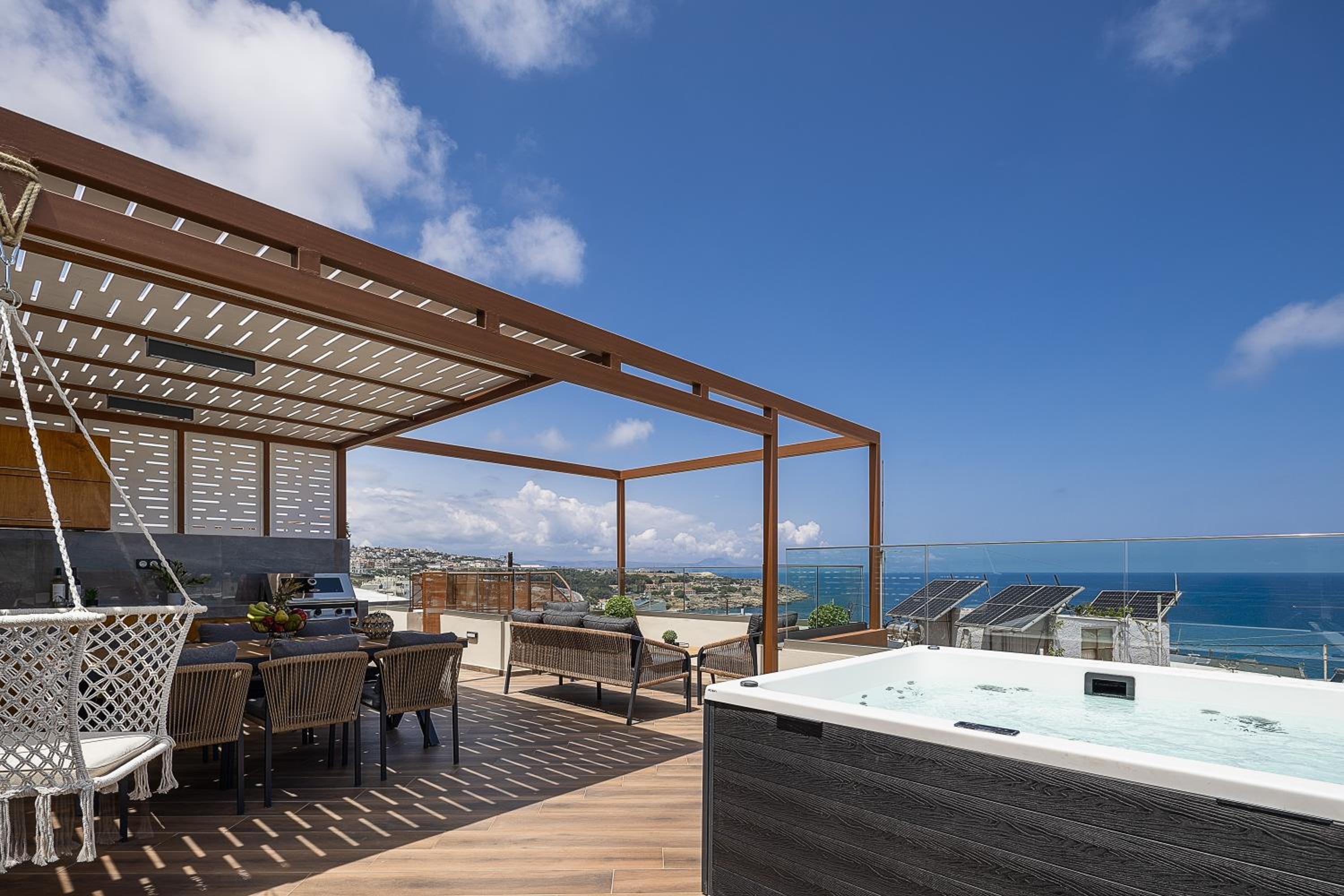 Private Rooftop Jacuzzi Sea View Walk to Beach