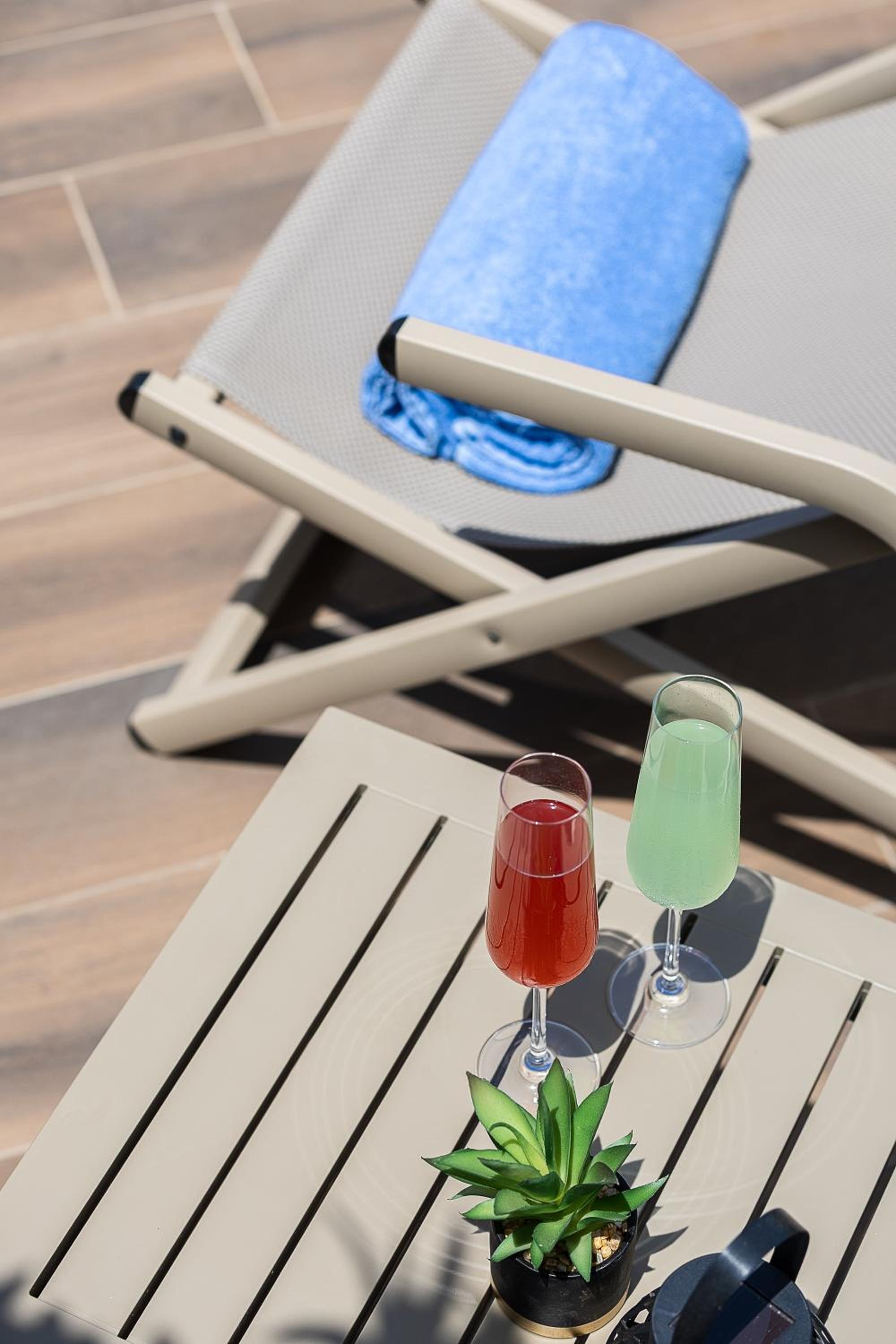 Private Rooftop Jacuzzi Sea View Walk to Beach