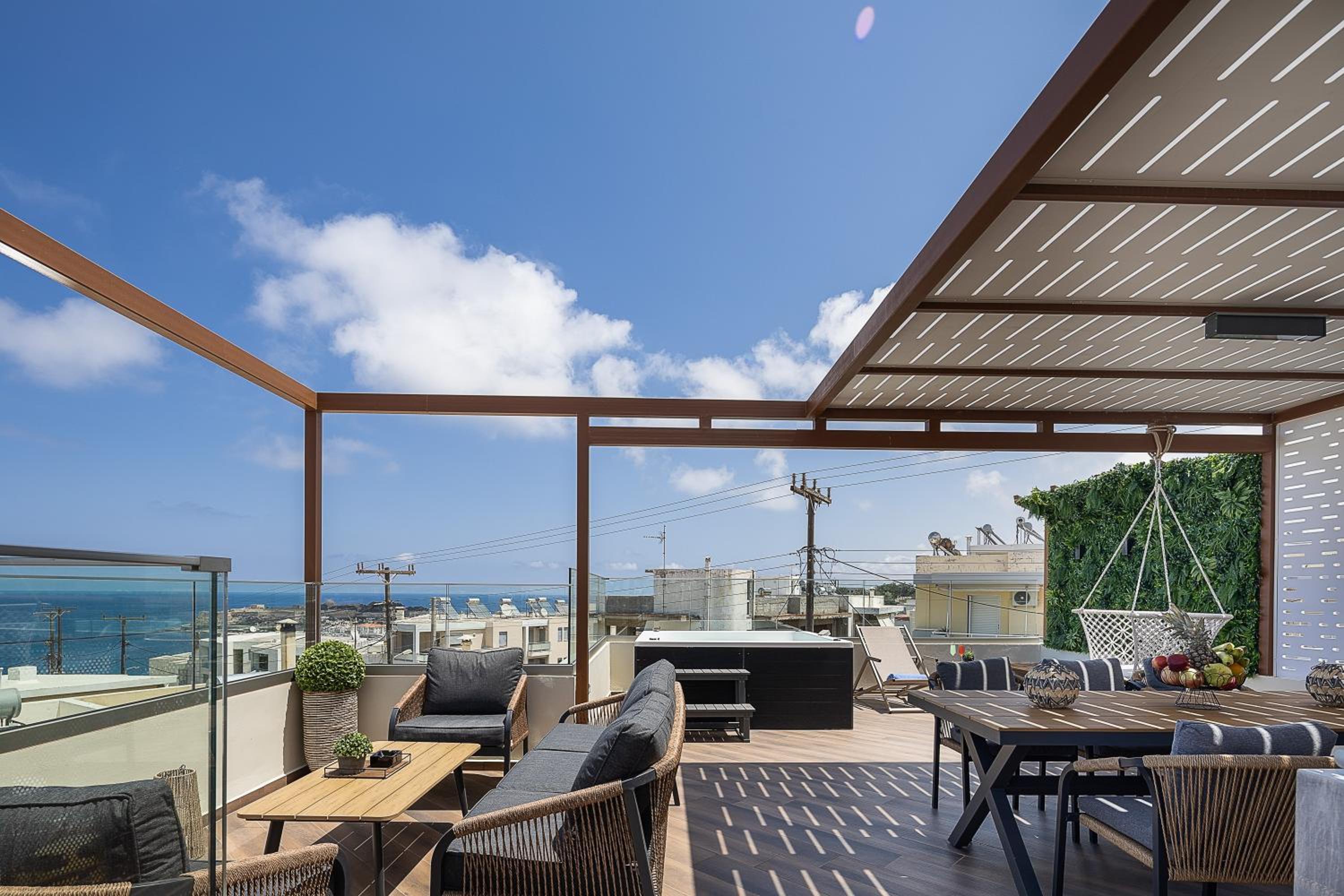 Private Rooftop Jacuzzi Sea View Walk to Beach