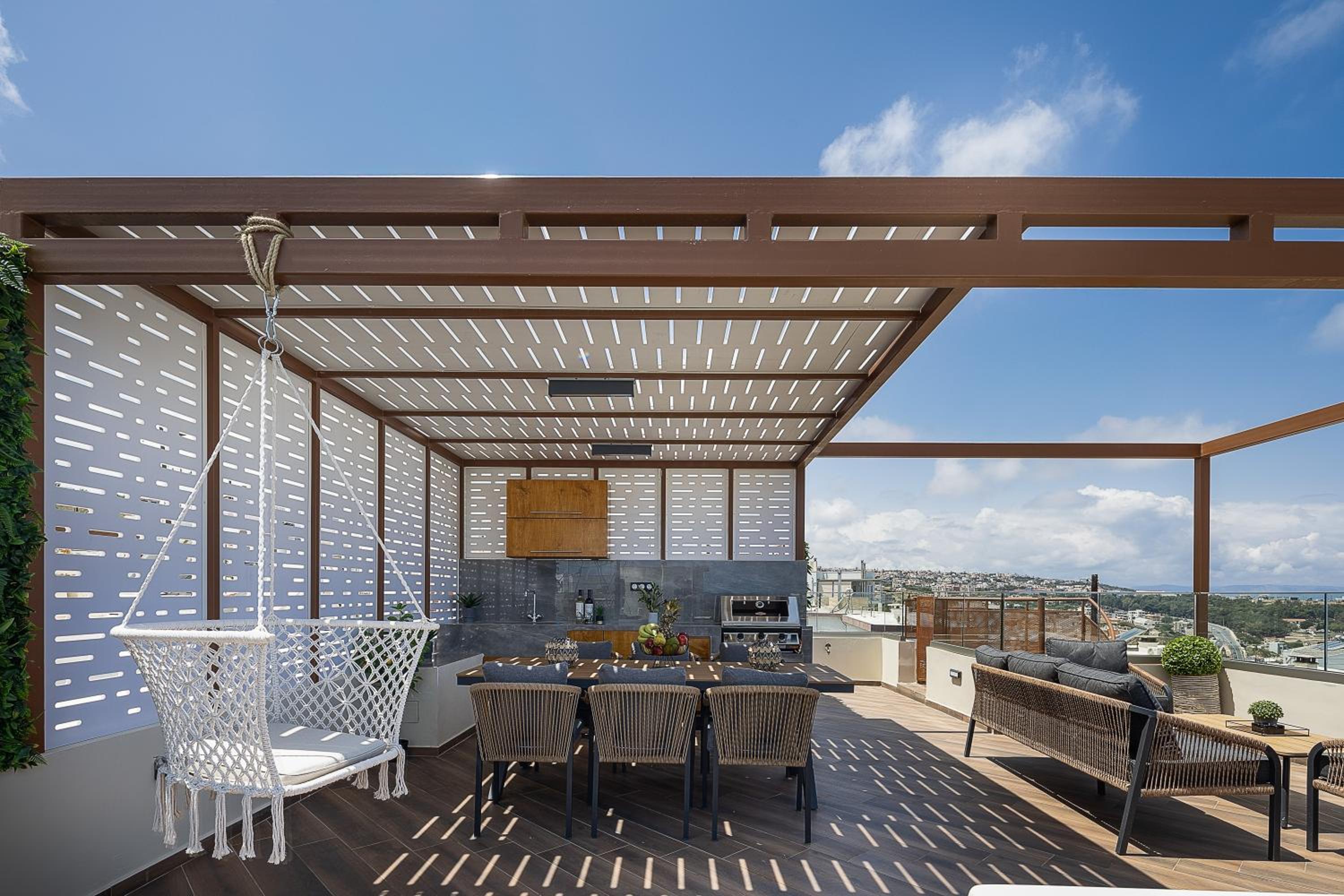 Private Rooftop Jacuzzi Sea View Walk to Beach