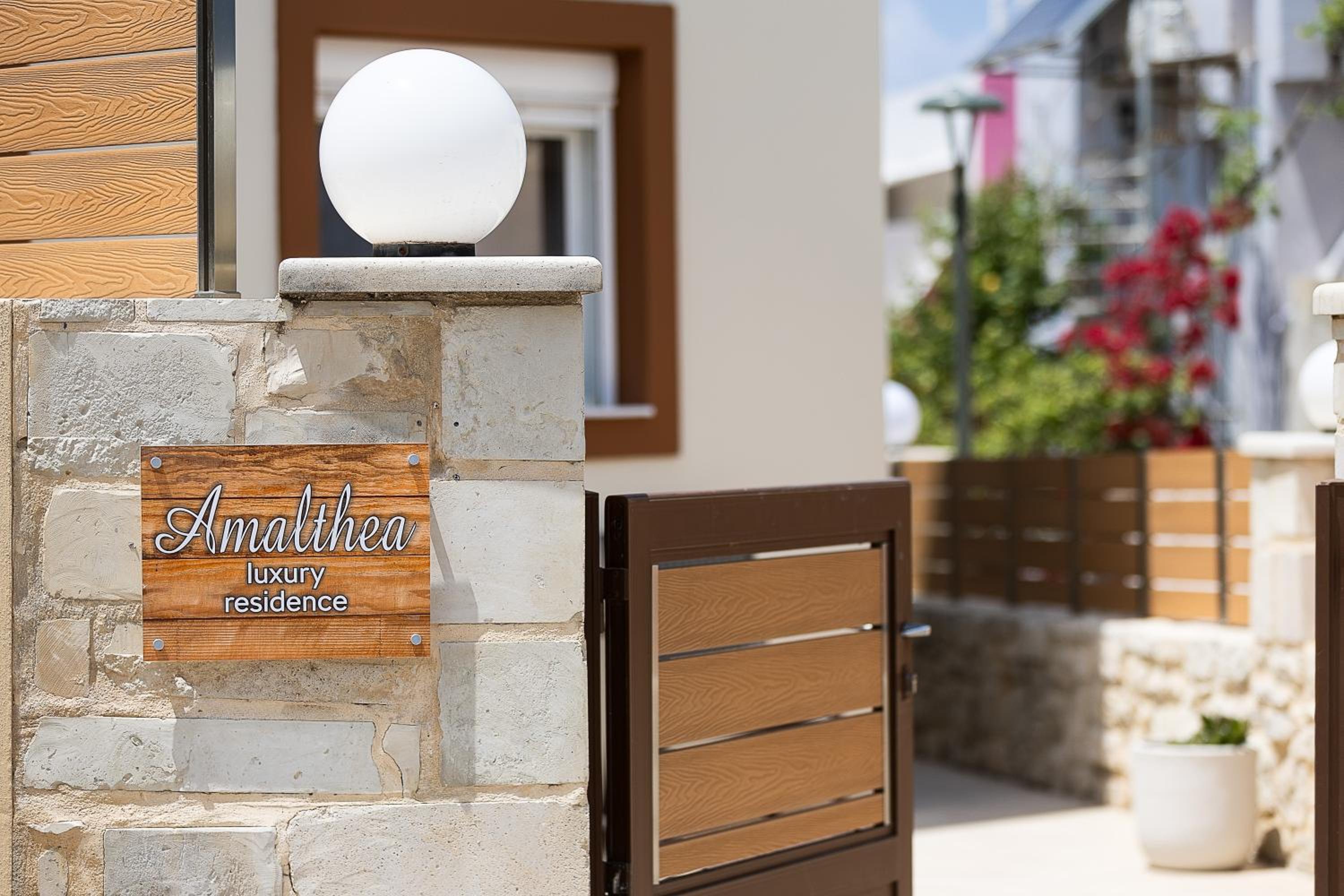 Private Rooftop Jacuzzi Sea View Walk to Beach
