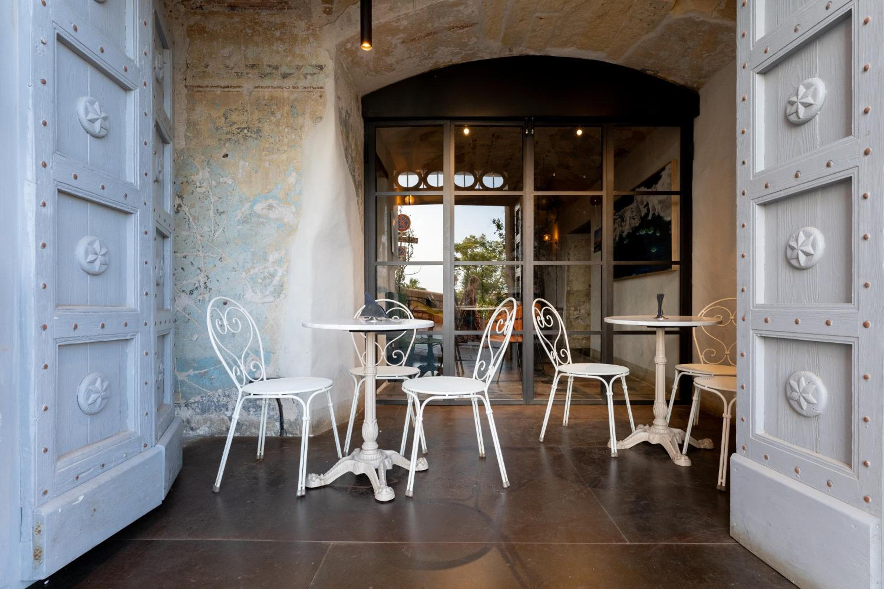Saint Amand by Palazzo Boyl