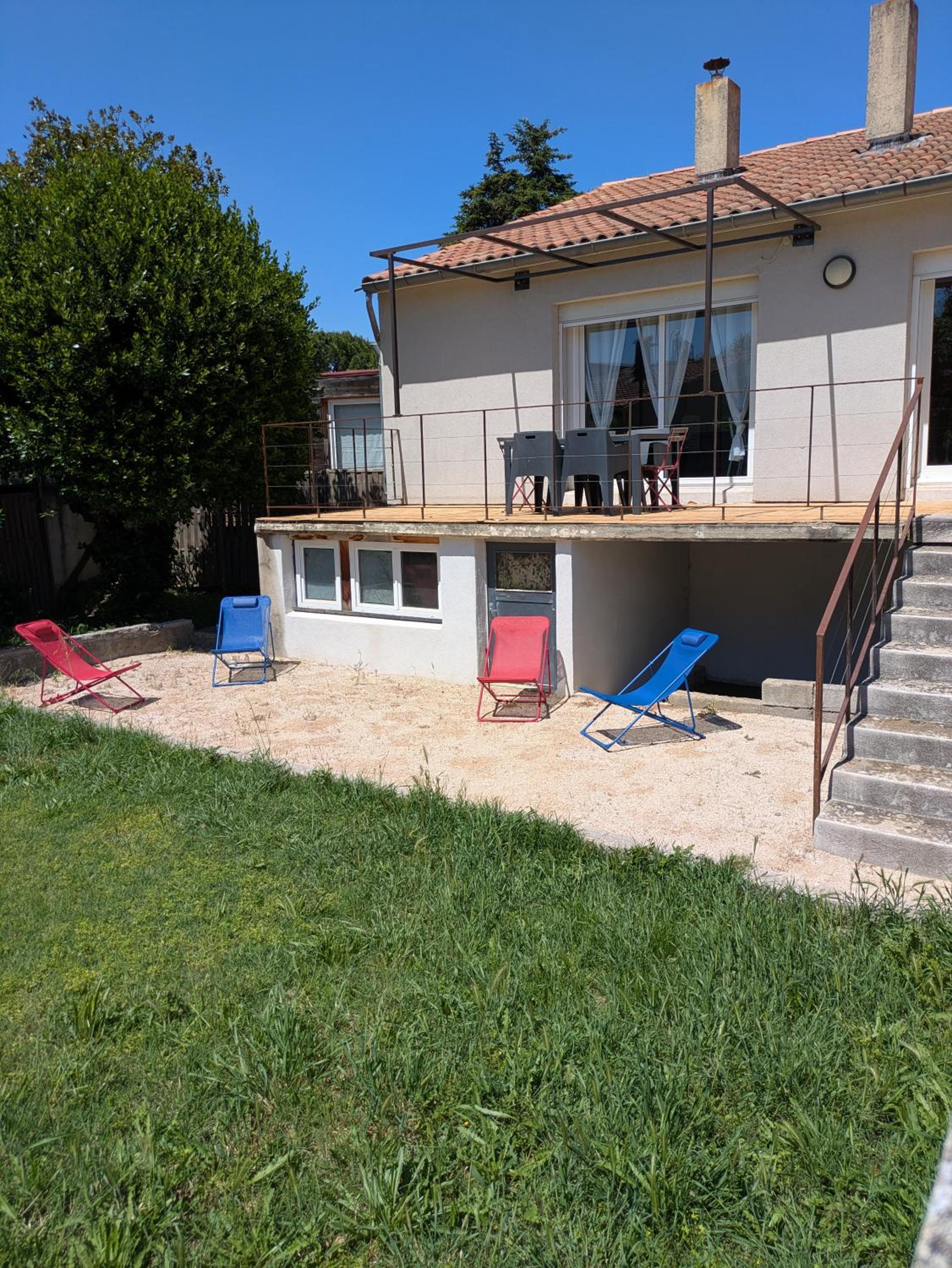 Millerand maison climatisation 3 chambres jardin et stationnement proche intra muros