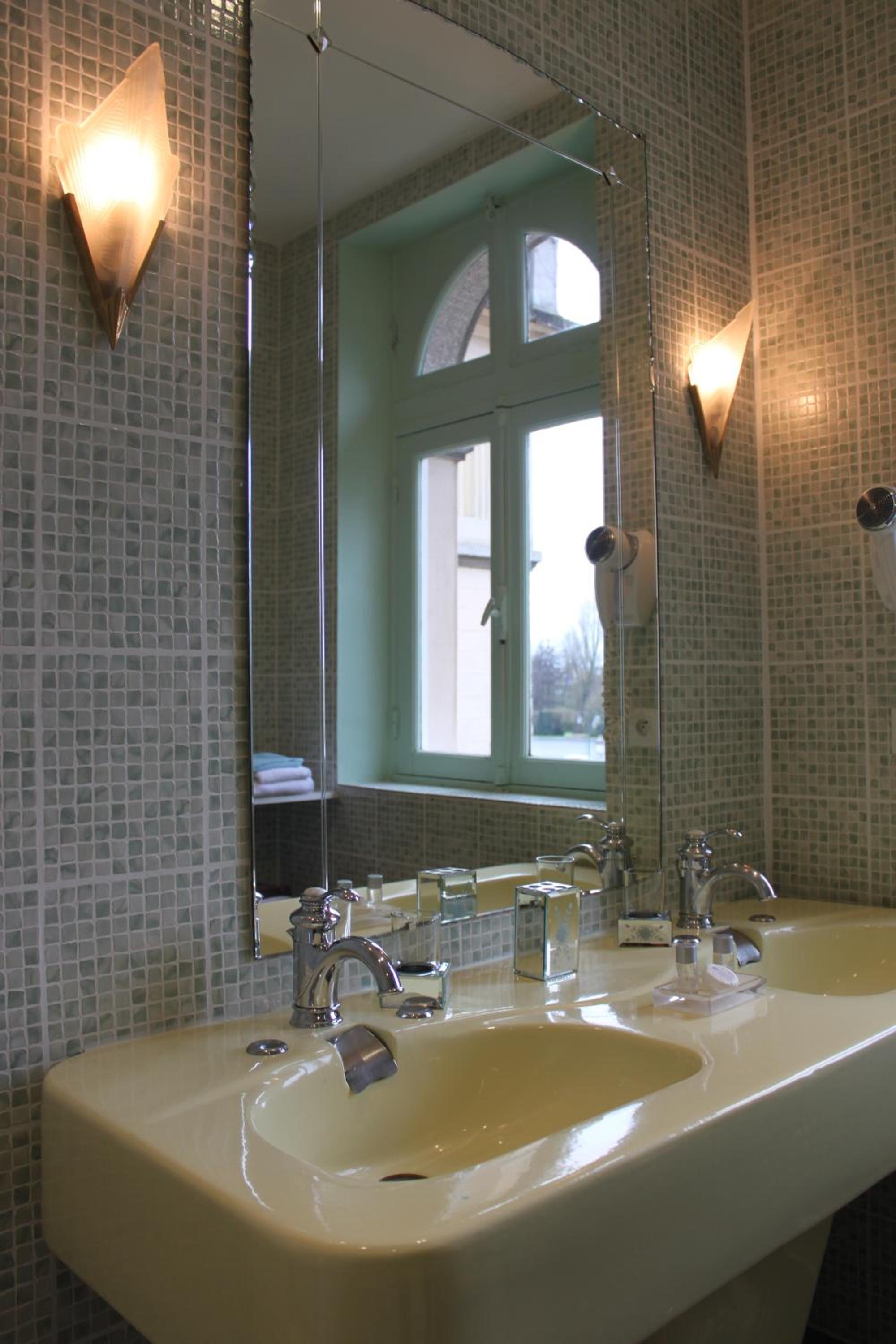 Le Castel Guesthouse
