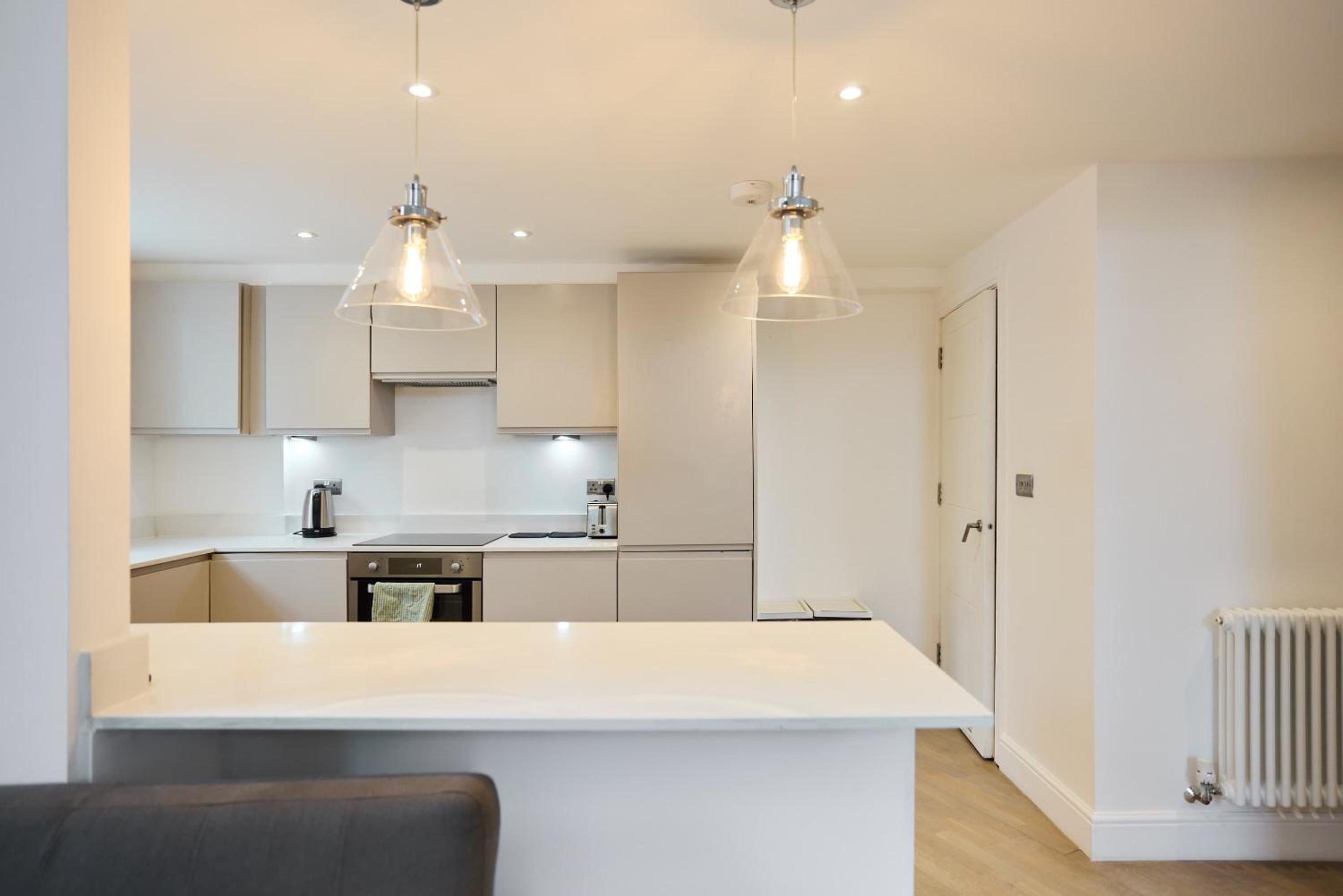 Central Tadworth Flat - Split- level 2BDR