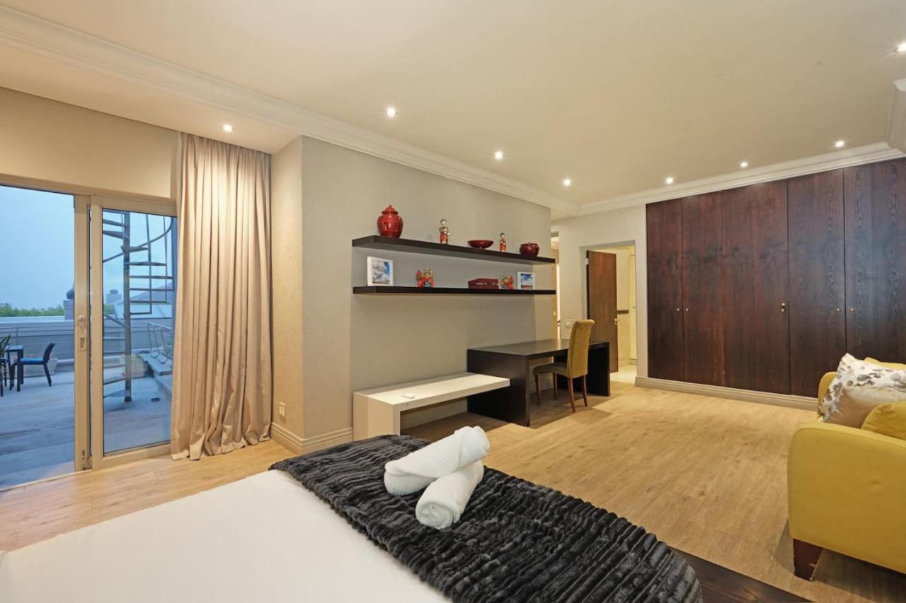 Fresnaye Ocean and Mountain Views Back Up Power