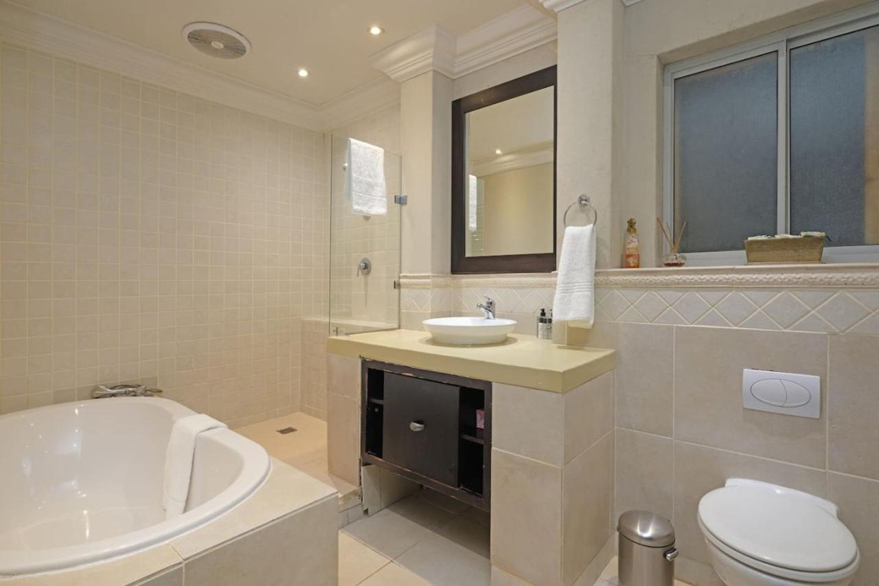 Fresnaye Ocean and Mountain Views Back Up Power