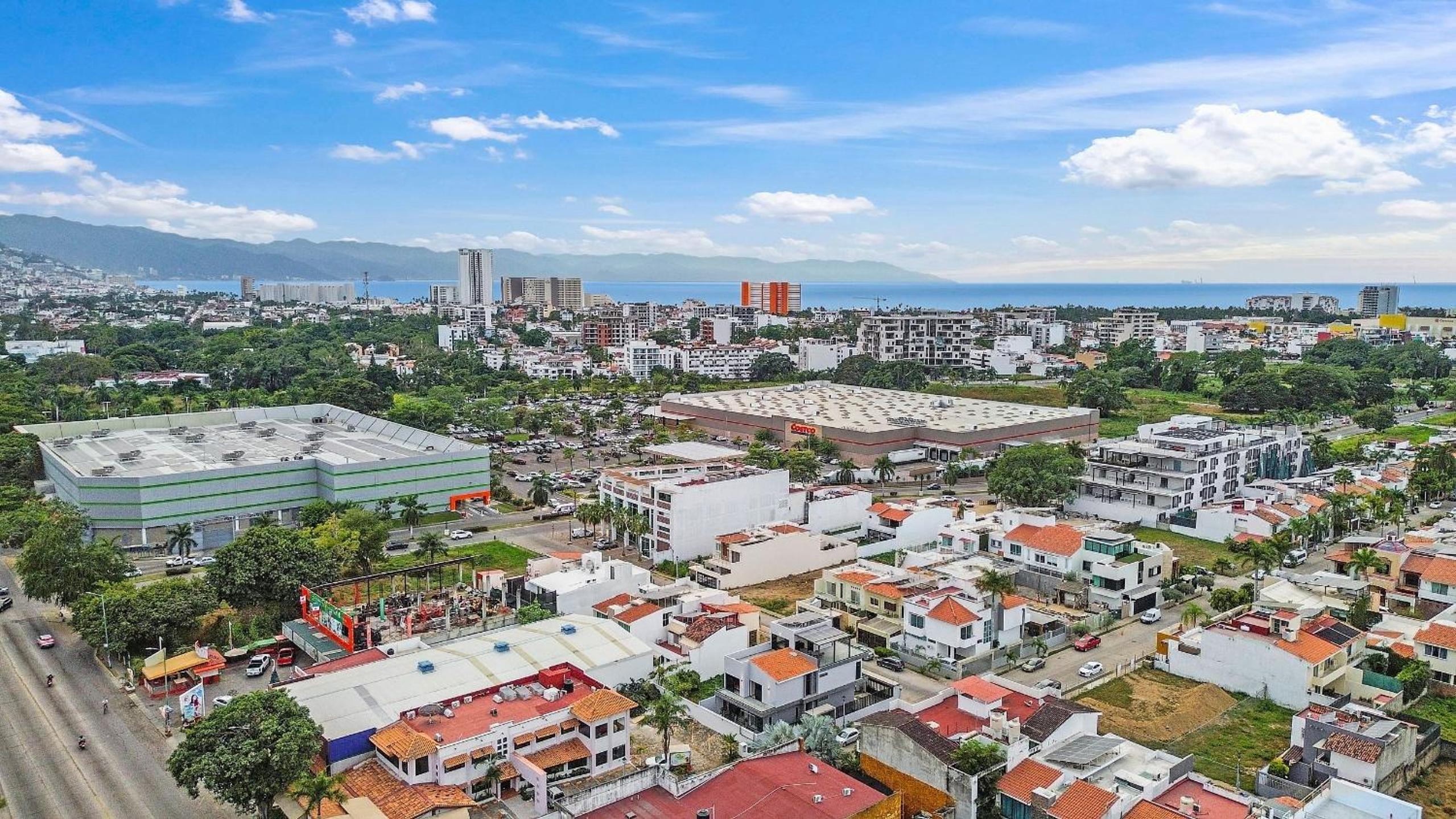 Casa Encanto - 3Bdr, 2.5bath w/Jacuzzi and Parking