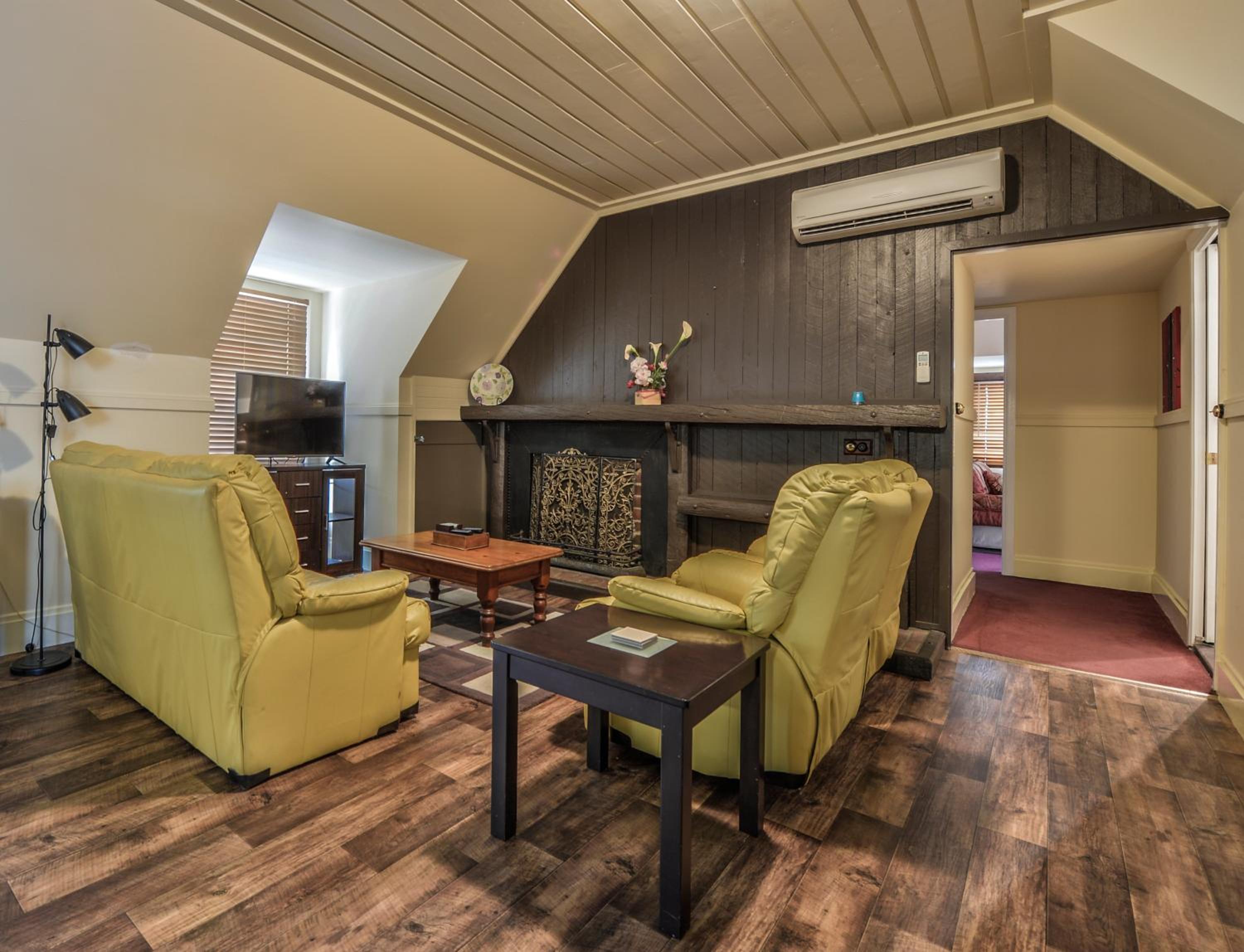 Gold Mine Guest House and Cafe