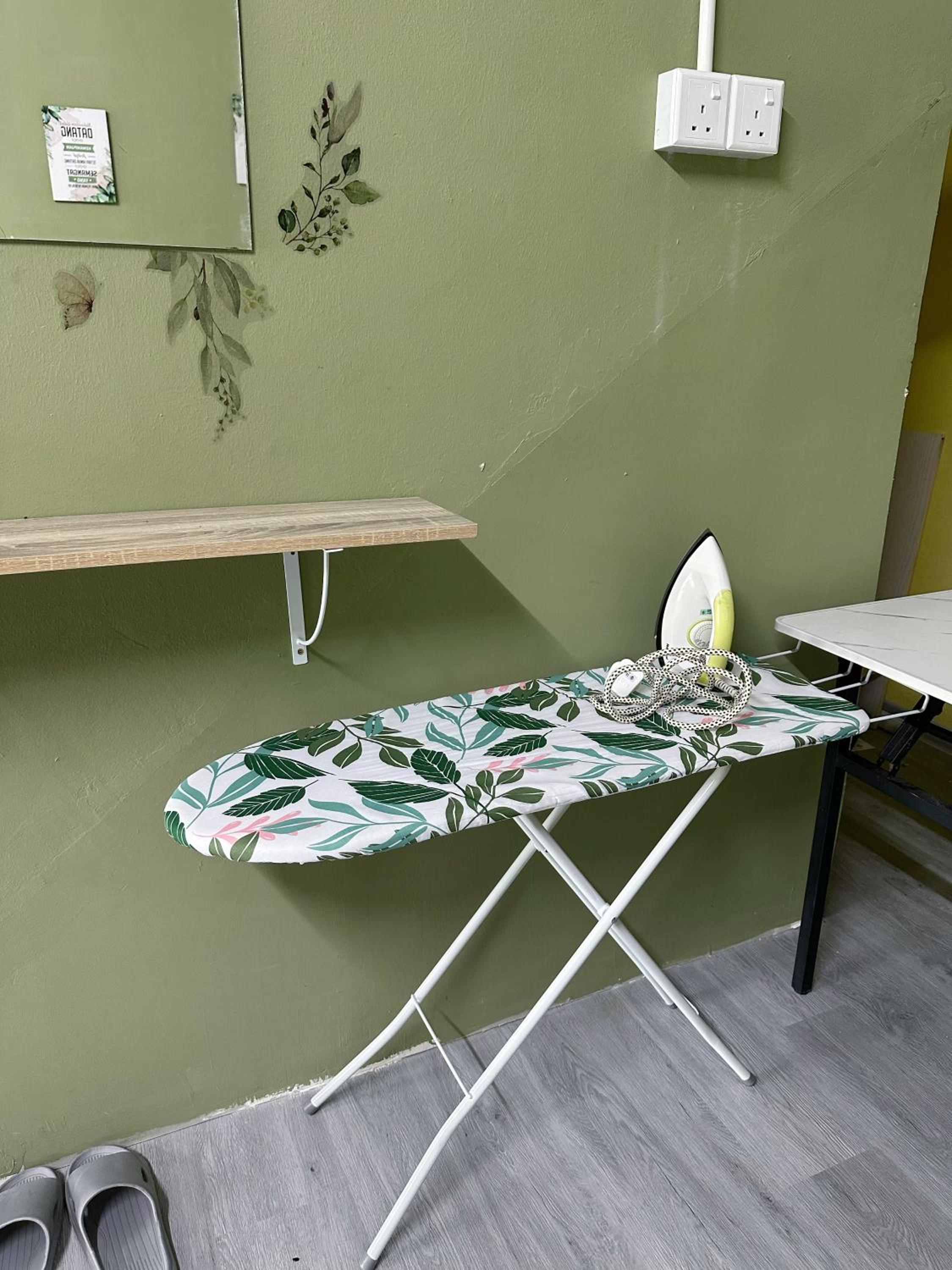 Check In Studio Homestay 12pax 1 Big Room with 4 kingsize 2 single matress Spacious space Super Budget